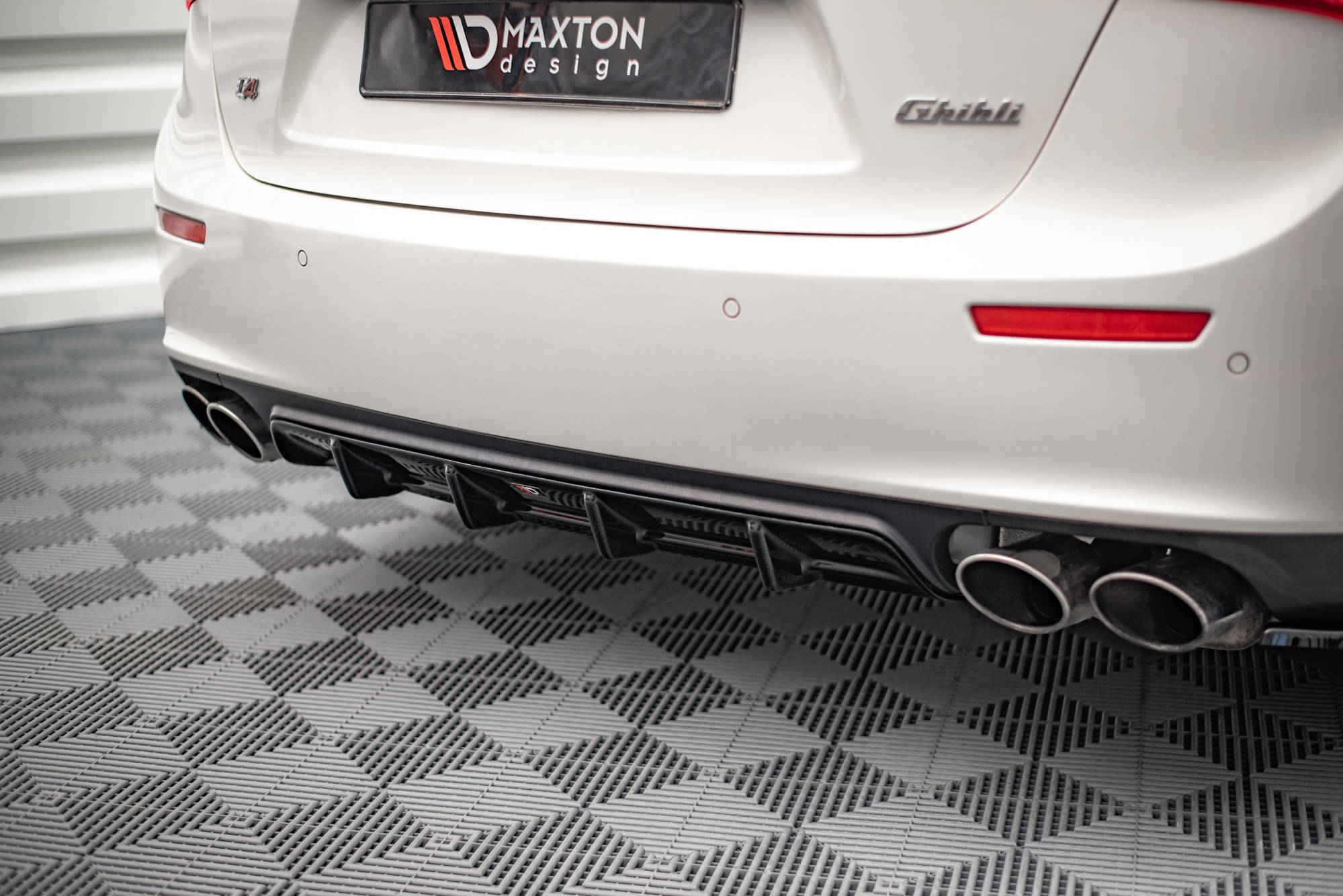 Heckansatz Diffusor passend für Maserati Ghibli Mk3 schwarz Hochglanz