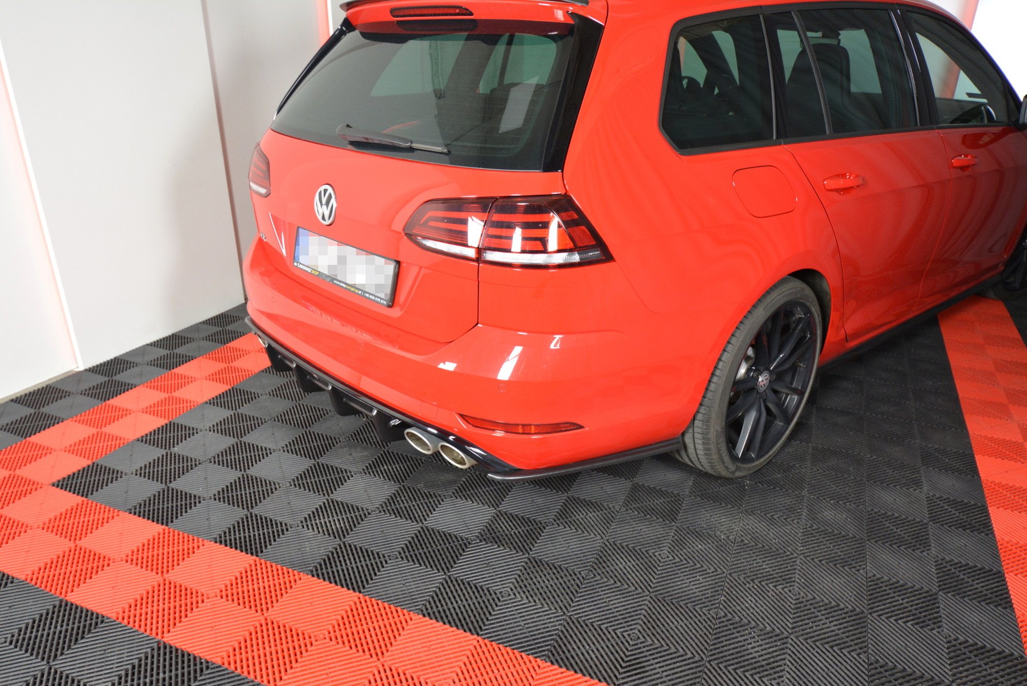 Heck Ansatz Flaps Diffusor V.1 für VW GOLF 7 R VARIANT FACELIFT schwarz Hochglanz