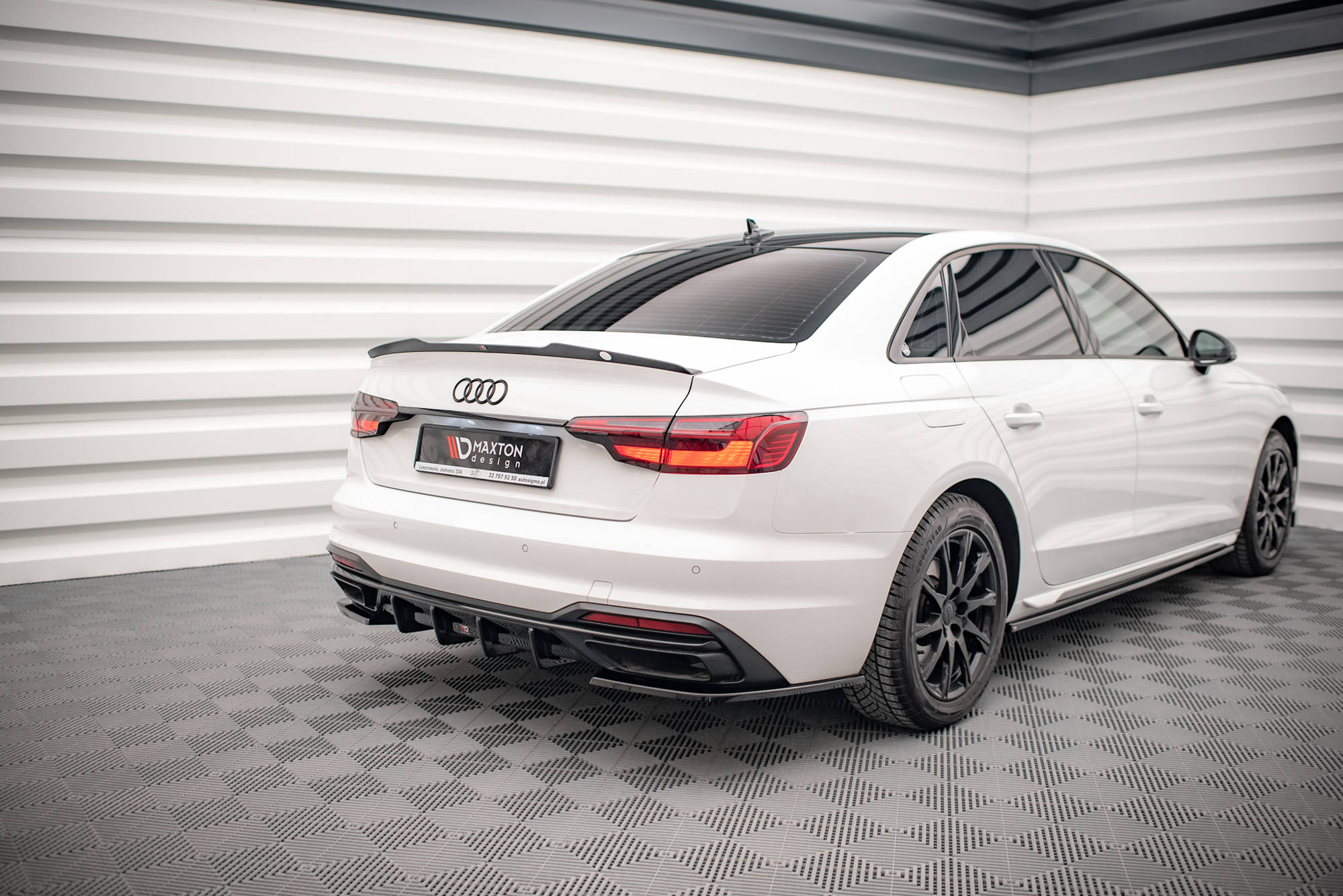 Street+ Heck Ansatz Flaps passend für Audi A4 B9 FL schwarz Hochglanz