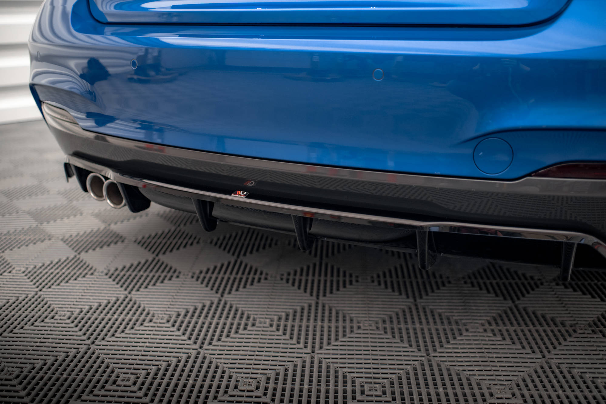 Street+ Mittlerer Diffusor RACE Heck Ansatz passend für BMW 2 M-Paket F22 schwarz Hochglanz