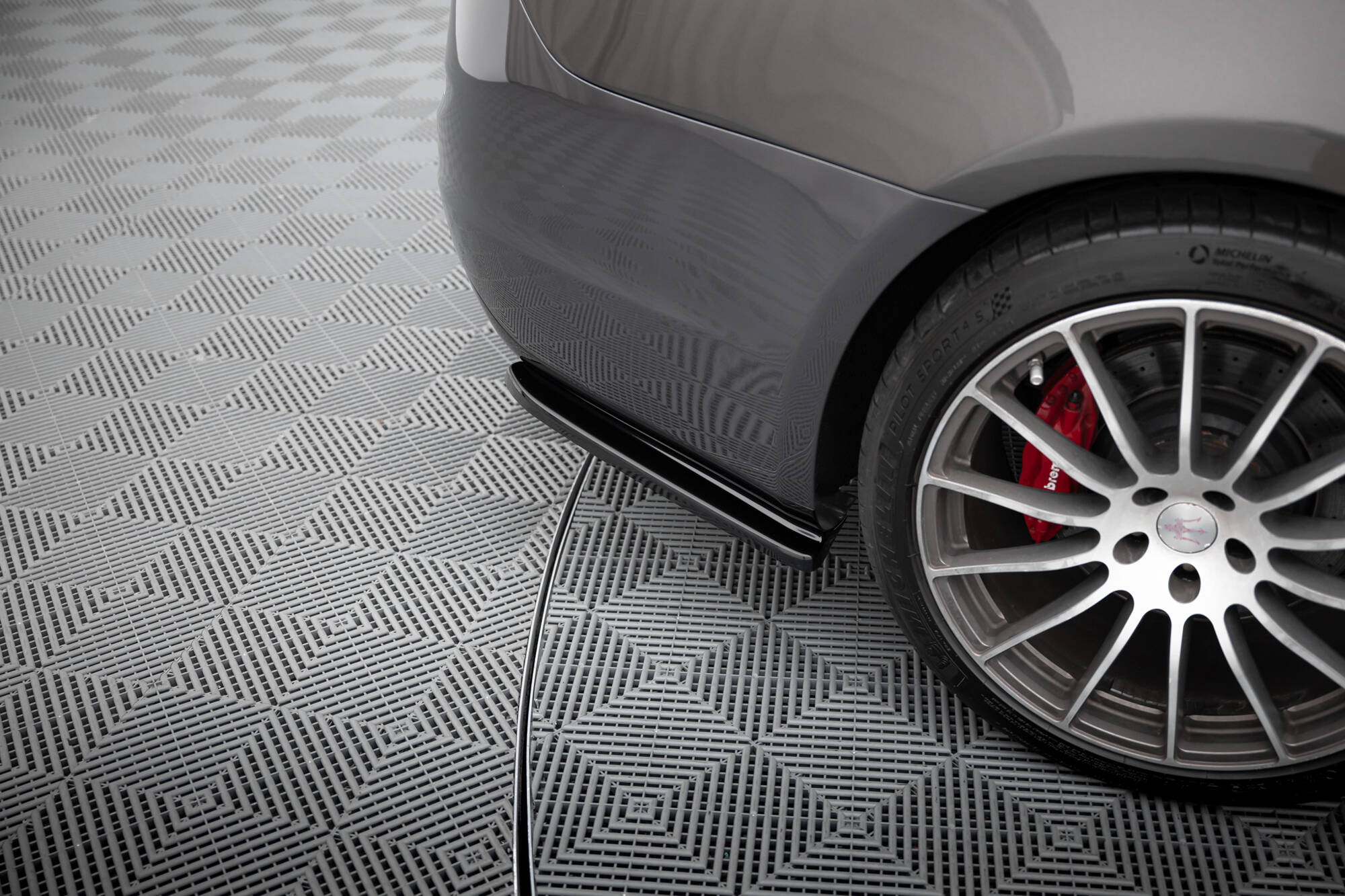 Diffusor Flaps passend für Maserati Quattroporte Mk6 schwarz Hochglanz