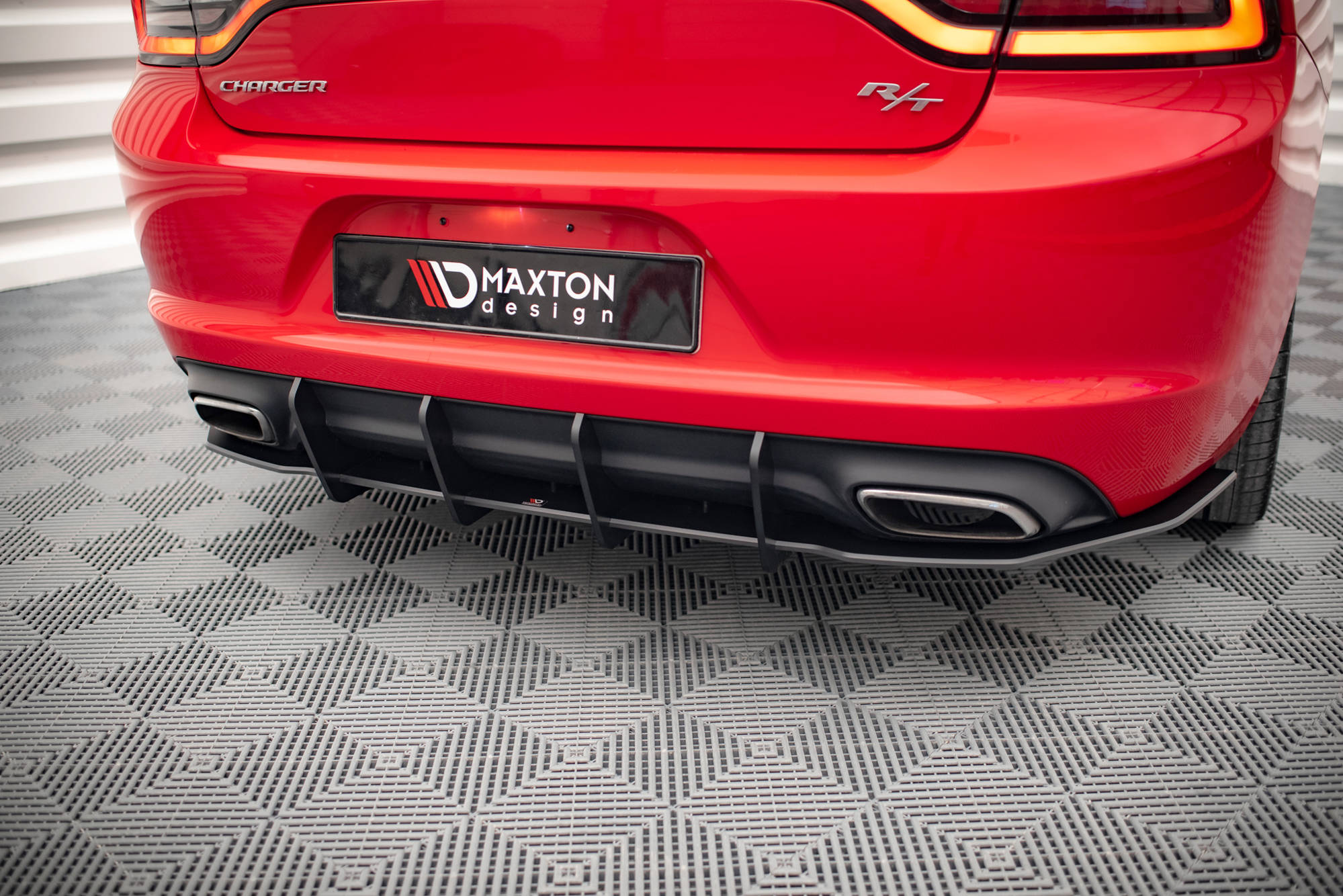 Street Pro Heckschürze Heck Ansatz Diffusor passend für Dodge Charger RT Mk7 FL schwarz-rot