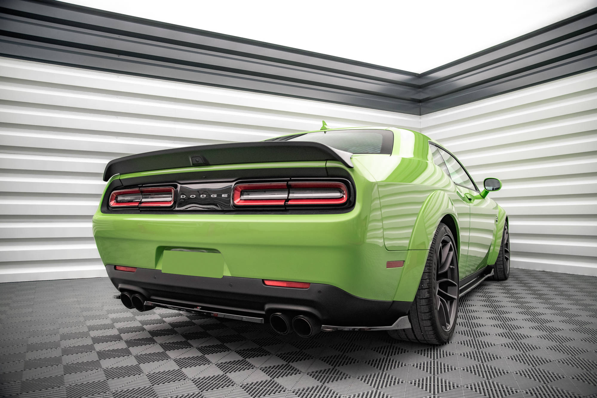 Street+ Heck Ansatz Flaps passend für Dodge Challenger SRT Hellcat Widebody Mk3 schwarz Hochglanz