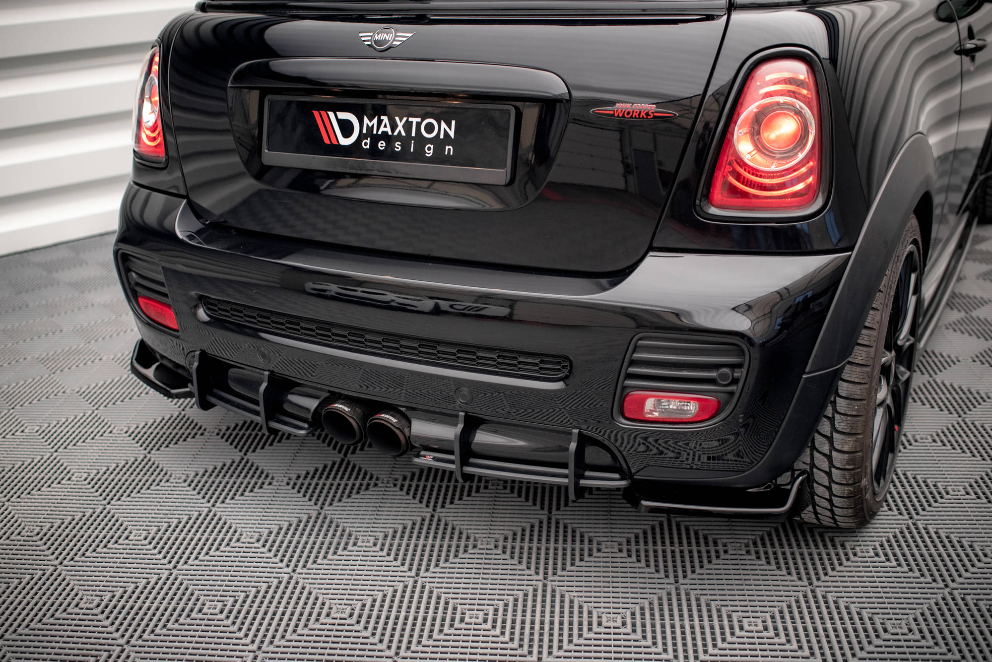 Street Pro Heckschürze Heck Ansatz Diffusor passend für Mini Cooper John Cooper Works R56 schwarz-rot