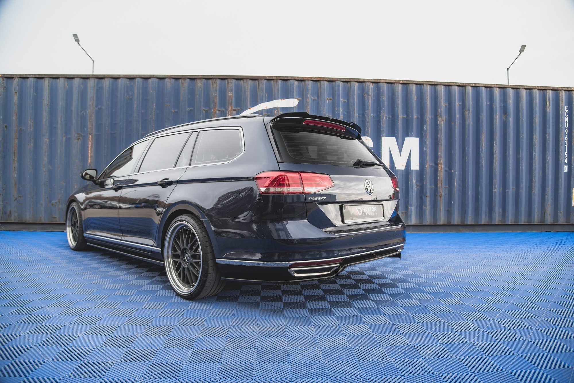 Street+ Mittlerer Diffusor Heck Ansatz passend für VW Passat B8 schwarz Hochglanz
