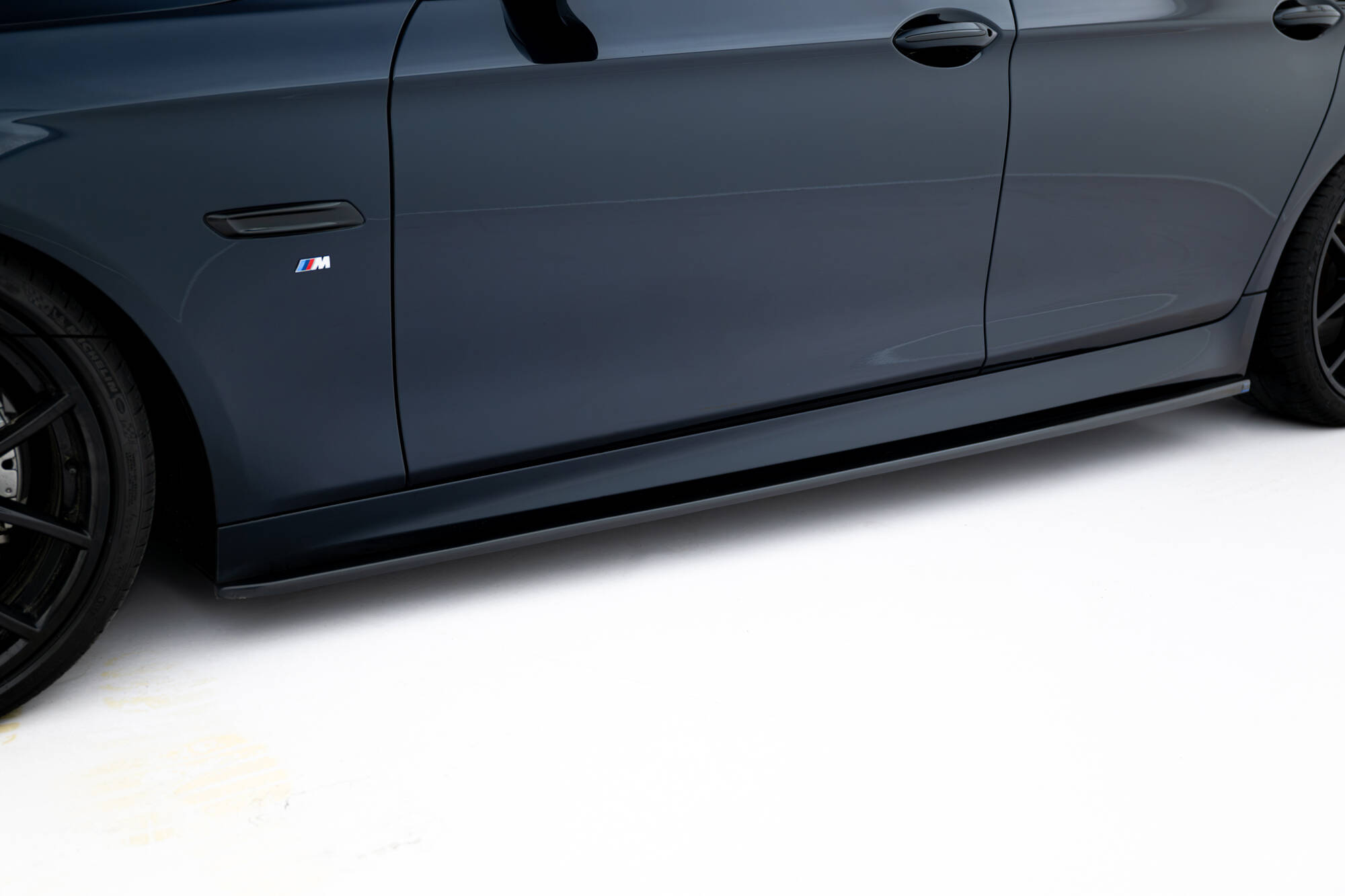 Street+ Seitenschweller Leisten V.2 passend für BMW 5er F10/F11 M-Paket / M5 schwarz Hochglanz