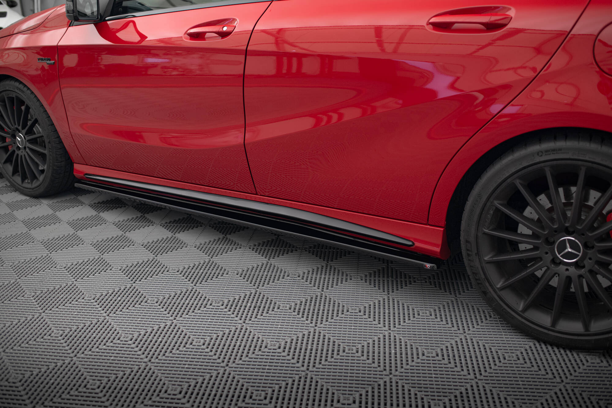 Seitenschweller Ansatz für Mercedes A W176/ CLA 117 AMG/ CLA 117 AMG LINE Facelift schwarz Hochglanz