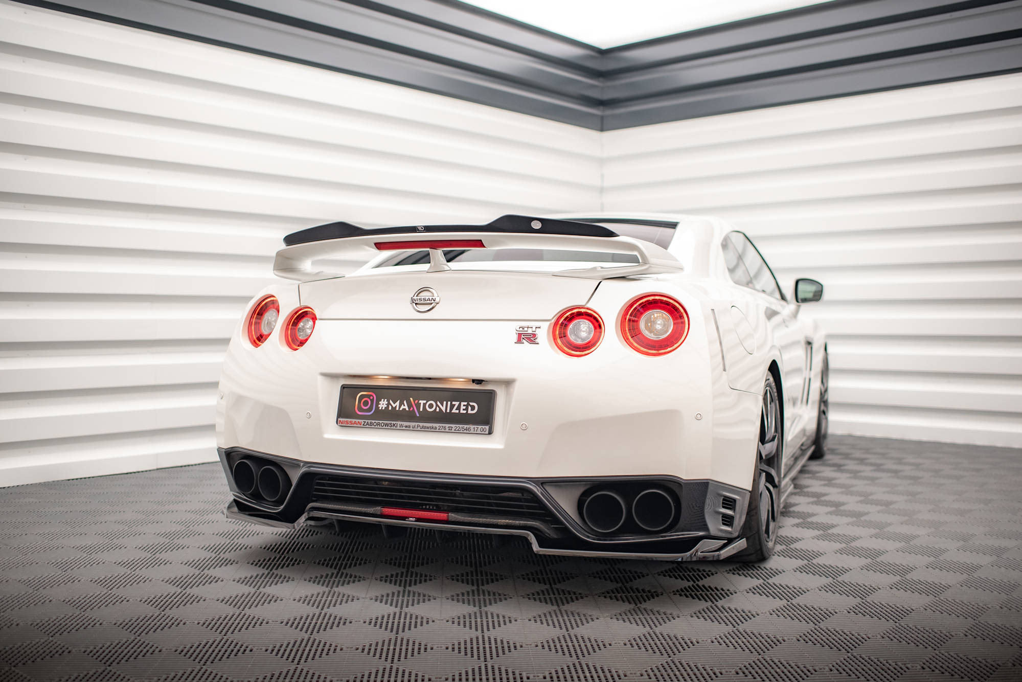 Street+ Mittlerer Diffusor RACE Heck Ansatz passend für Nissan GTR R35 FL schwarz Hochglanz