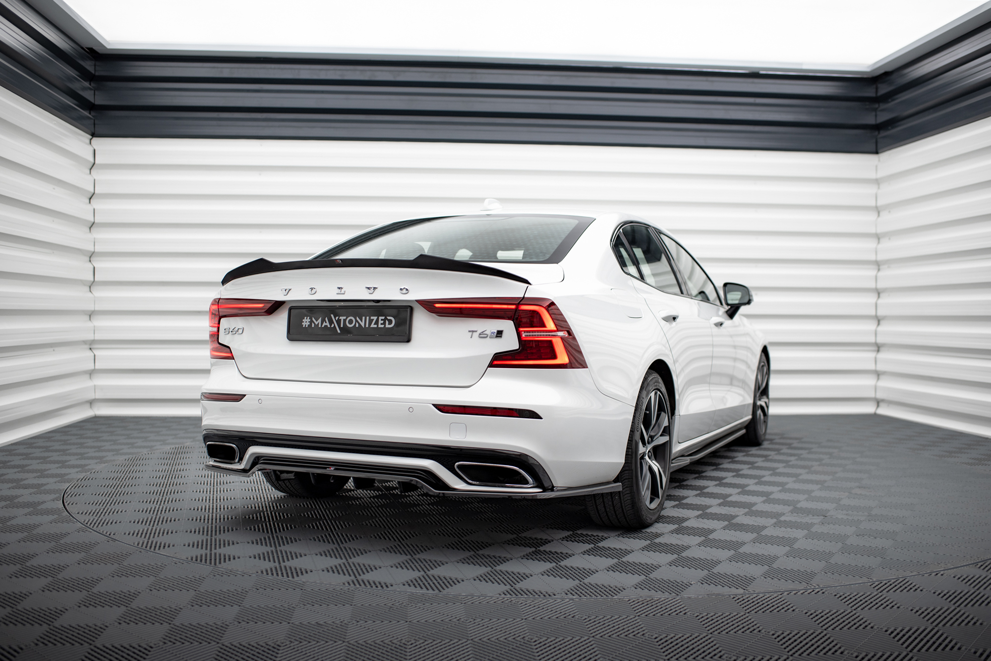 Street+ Mittlerer Diffusor RACE Heck Ansatz passend für Volvo S60/V60 R-Design Mk3 schwarz Hochglanz