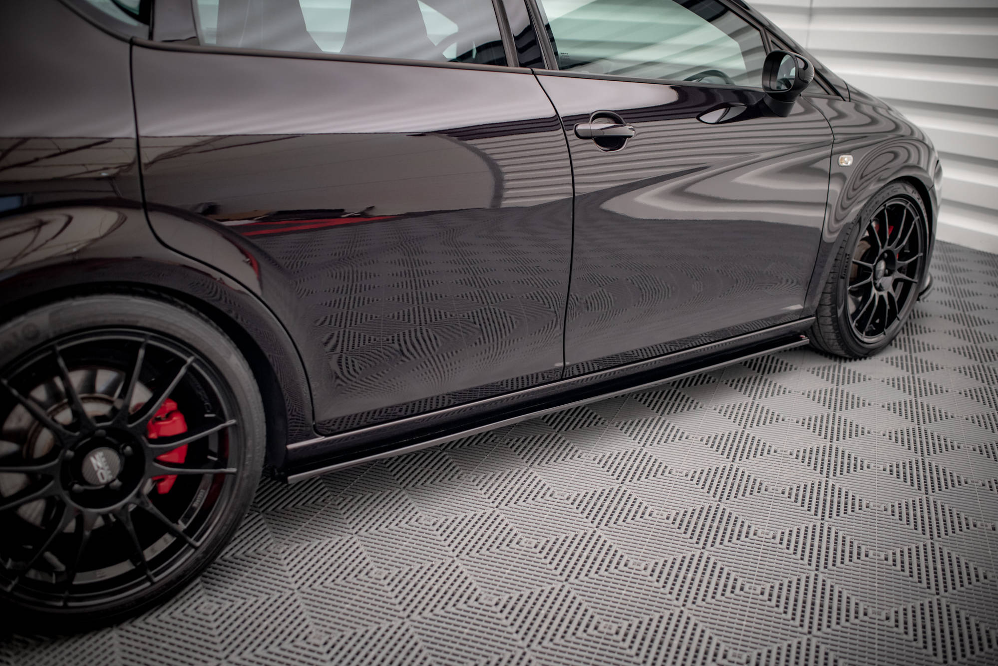 Street+ Seitenschweller Leisten passend für Seat Leon MK2 CUPRA / FR schwarz Hochglanz