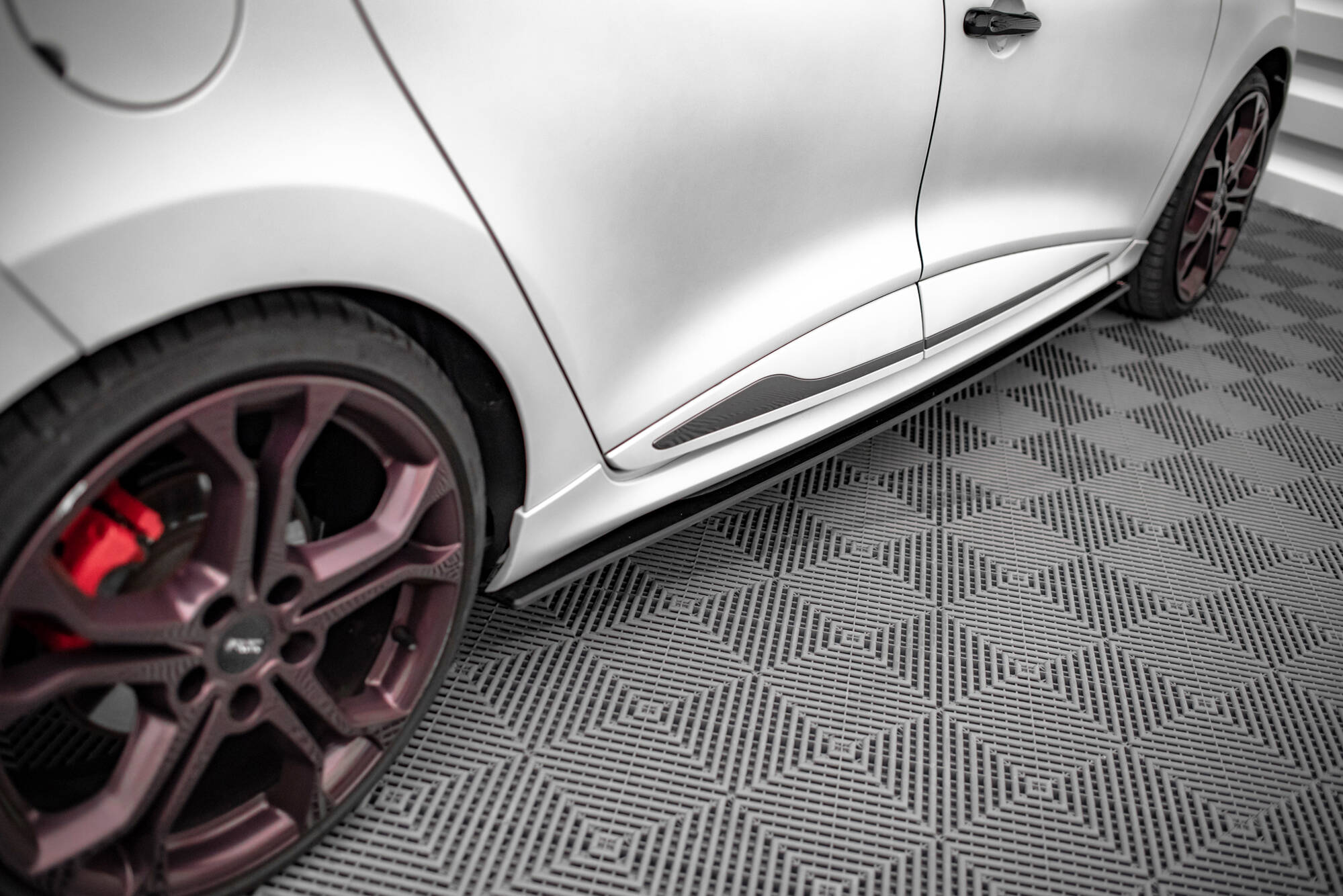 Street Pro Seitenschweller Leisten passend für Renault Clio RS Mk4 rot