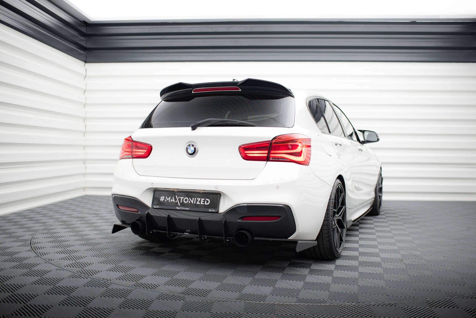 Heck Ansatz Flaps Diffusor für BMW 1er F20/F21 M-Power FACELIFT