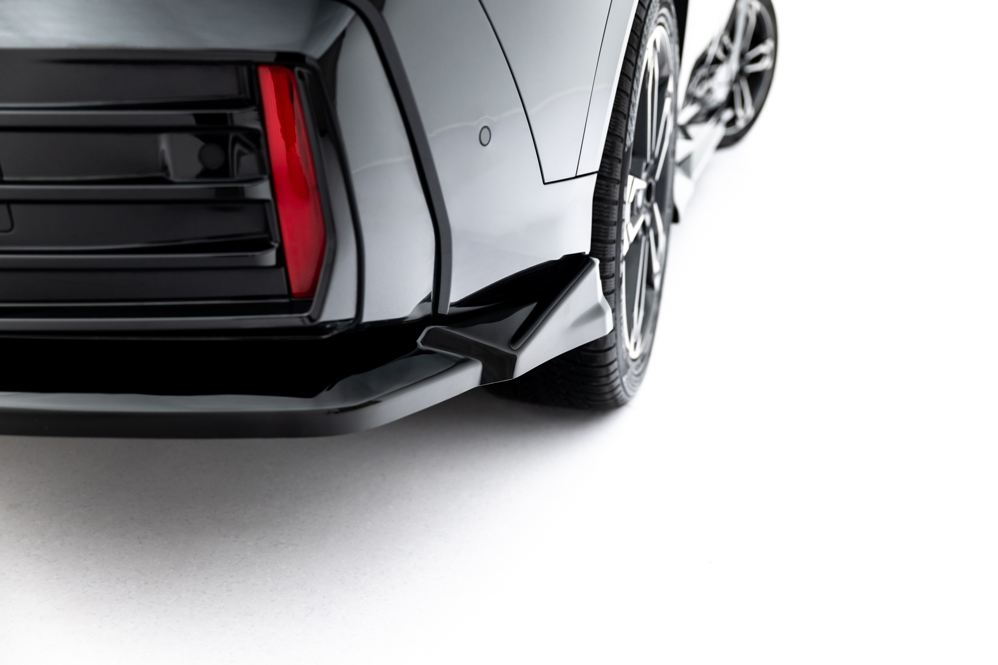 Street+ Mittlerer Diffusor RACE Heck Ansatz passend für BMW X2 M-Paket / iX2 U10 schwarz Hochglanz