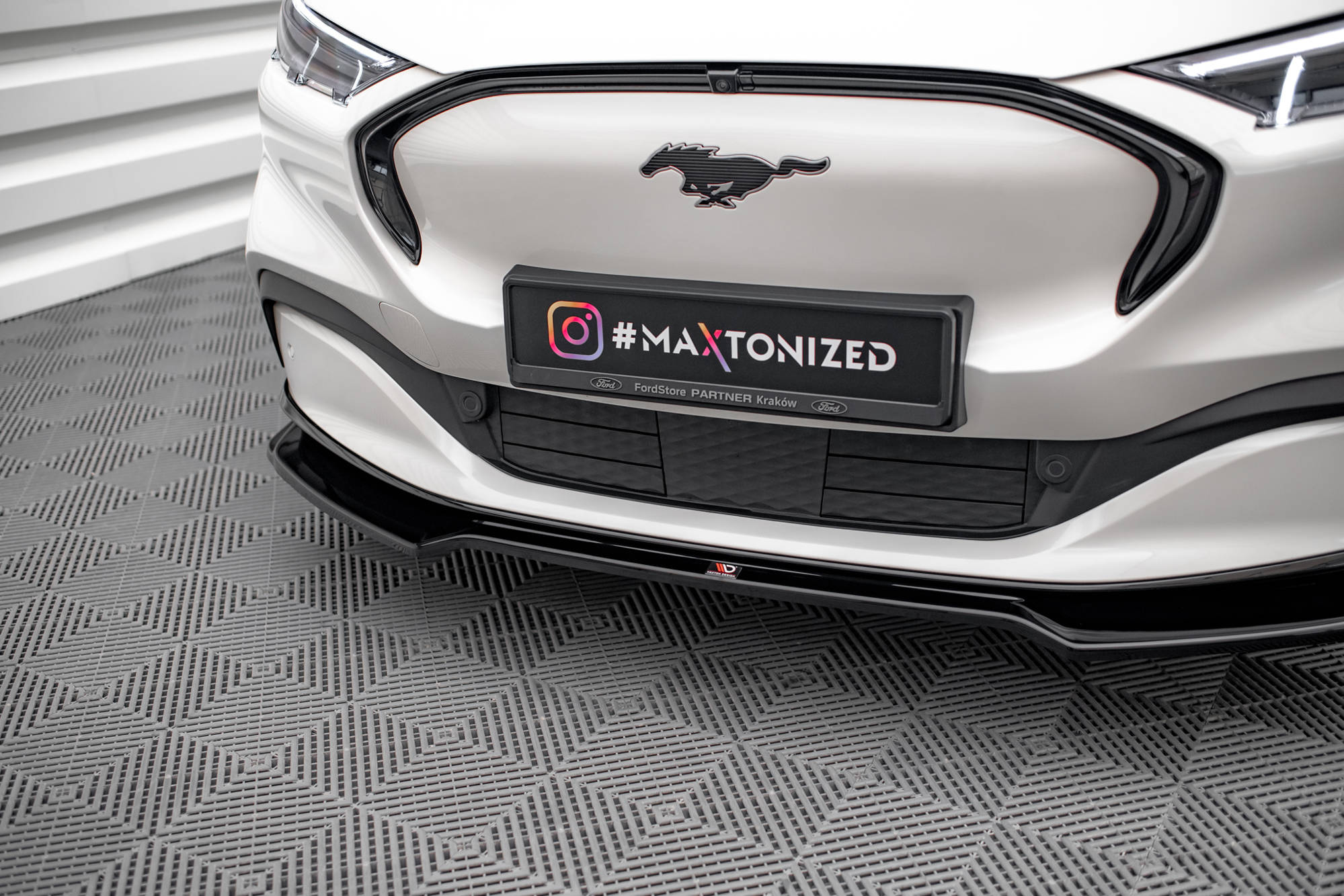 Street+ Spoilerlippe Front Ansatz V.2 passend für Ford Mustang Mach-E Mk1 schwarz Hochglanz