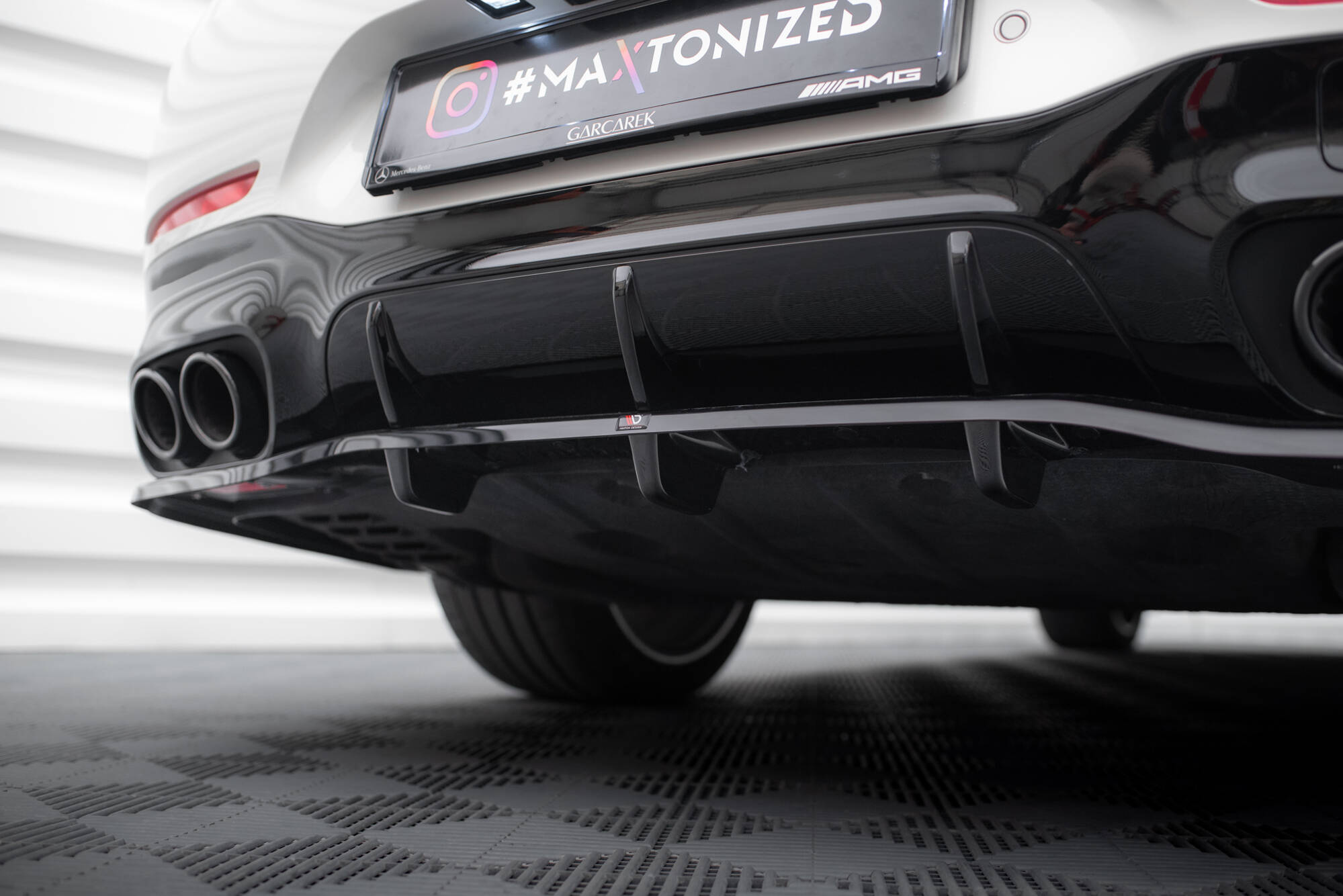 Street+ Mittlerer Diffusor RACE Heck Ansatz passend für Mercedes-AMG GT 43 4 Door Coupe V8 Styling Package X290 schwarz Hochglanz