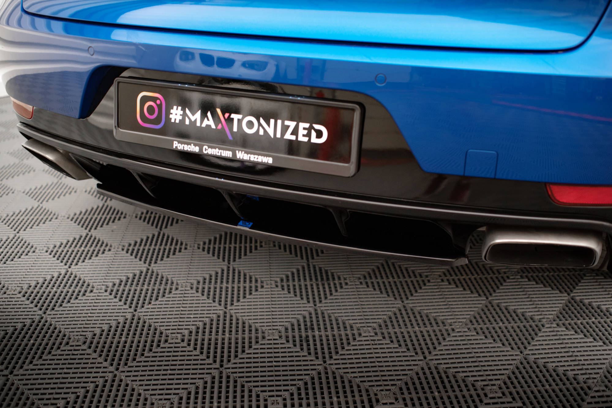 Street+ Mittlerer Diffusor Heck Ansatz passend für Porsche Macan Mk1 schwarz Hochglanz