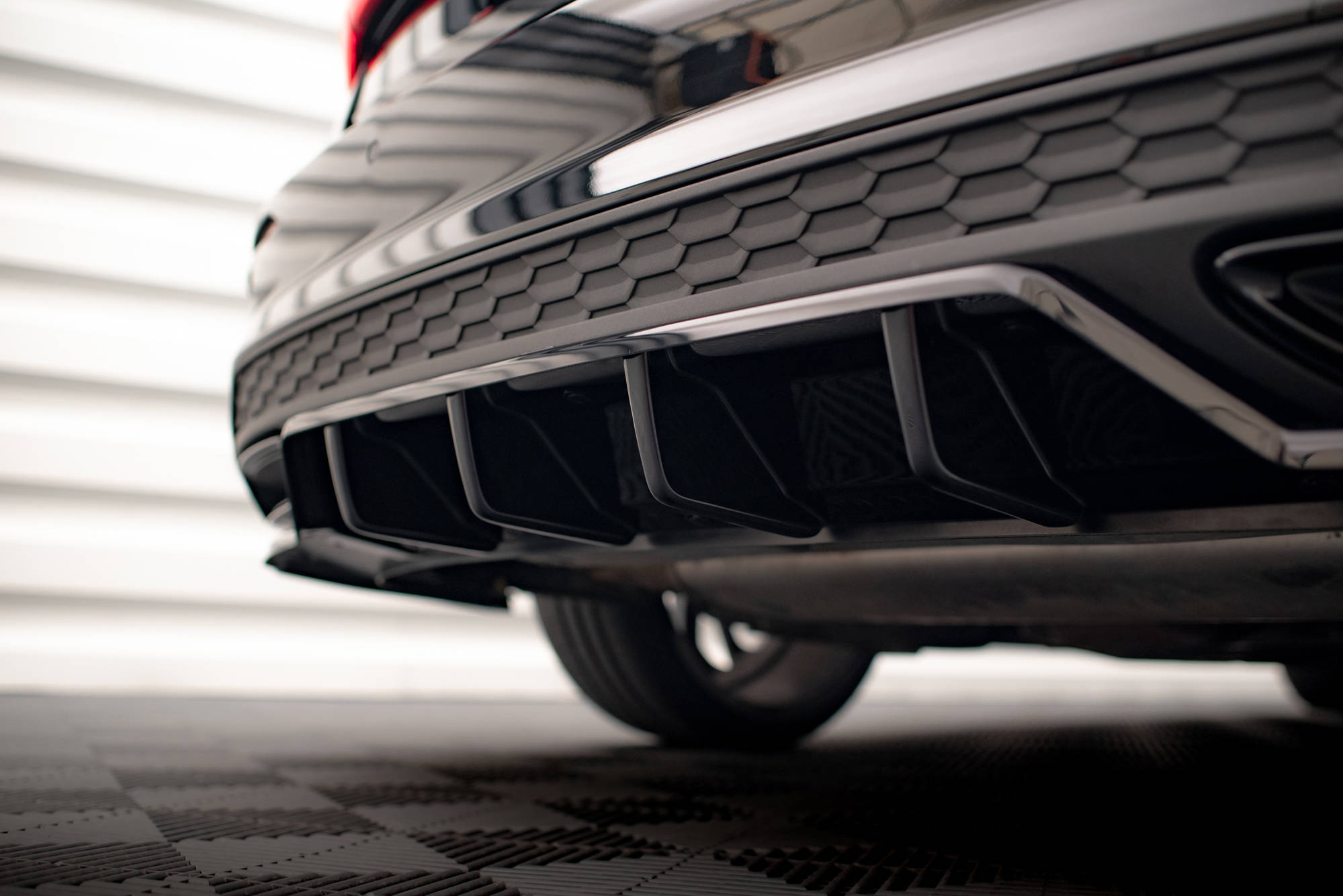 Street+ Mittlerer Diffusor RACE Heck Ansatz passend für Audi A3 S-Line Limousine 8Y schwarz Hochglanz