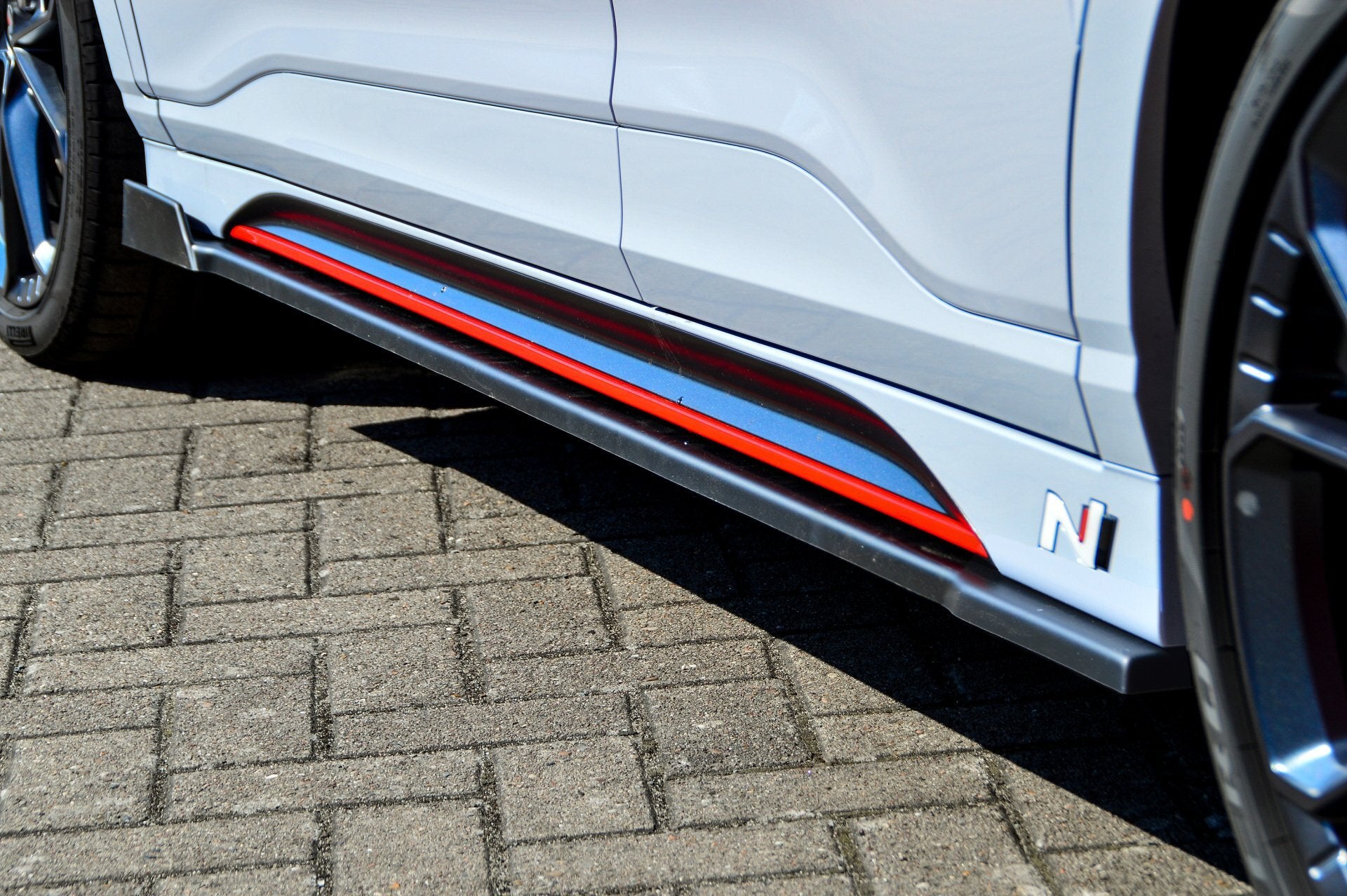 CUP Seitenschweller mit Wing vorne für Hyundai Kona N + N-Line Carbon Optik
