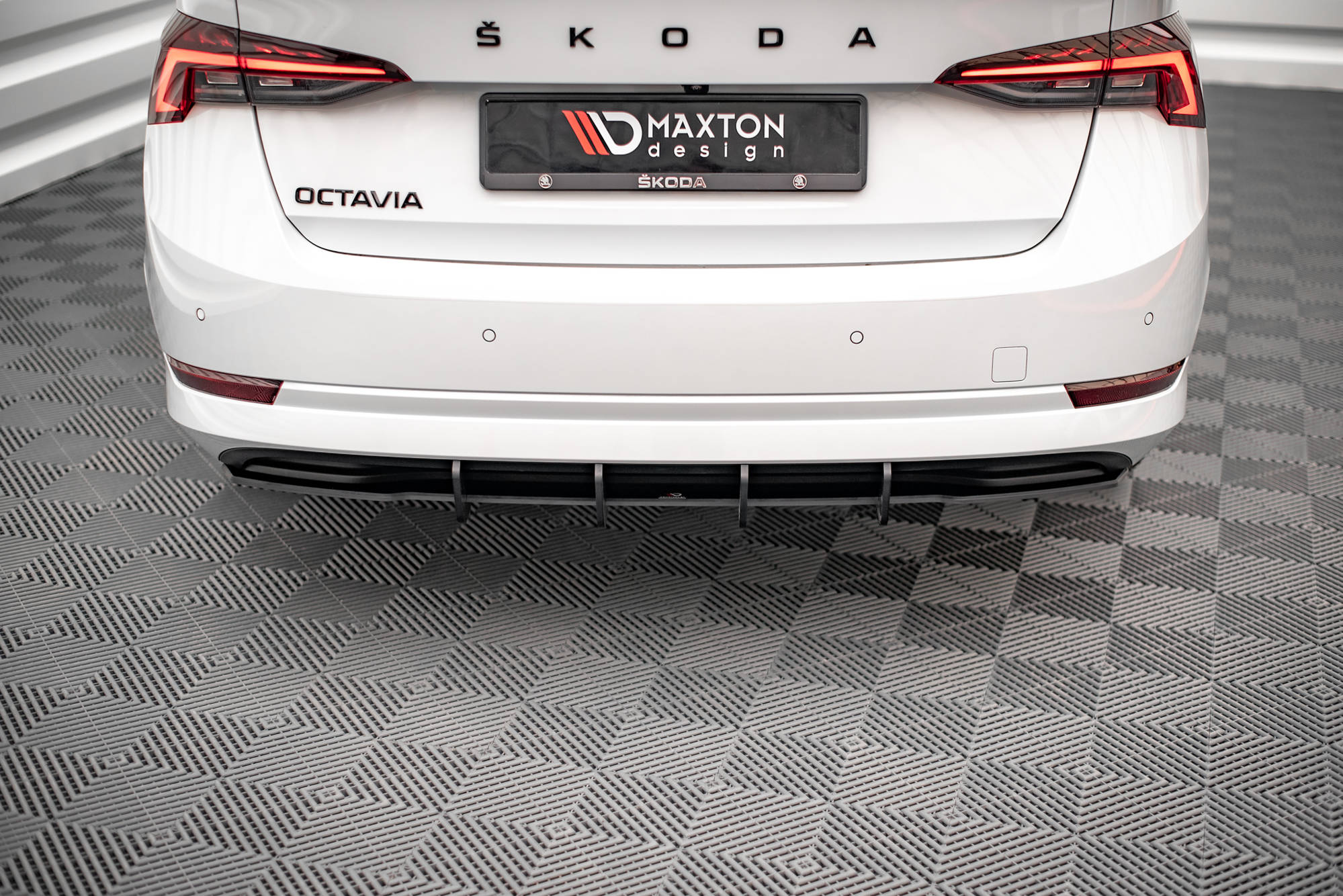 Street Pro Heckschürze Heck Ansatz Diffusor passend für Skoda Octavia Mk4 rot
