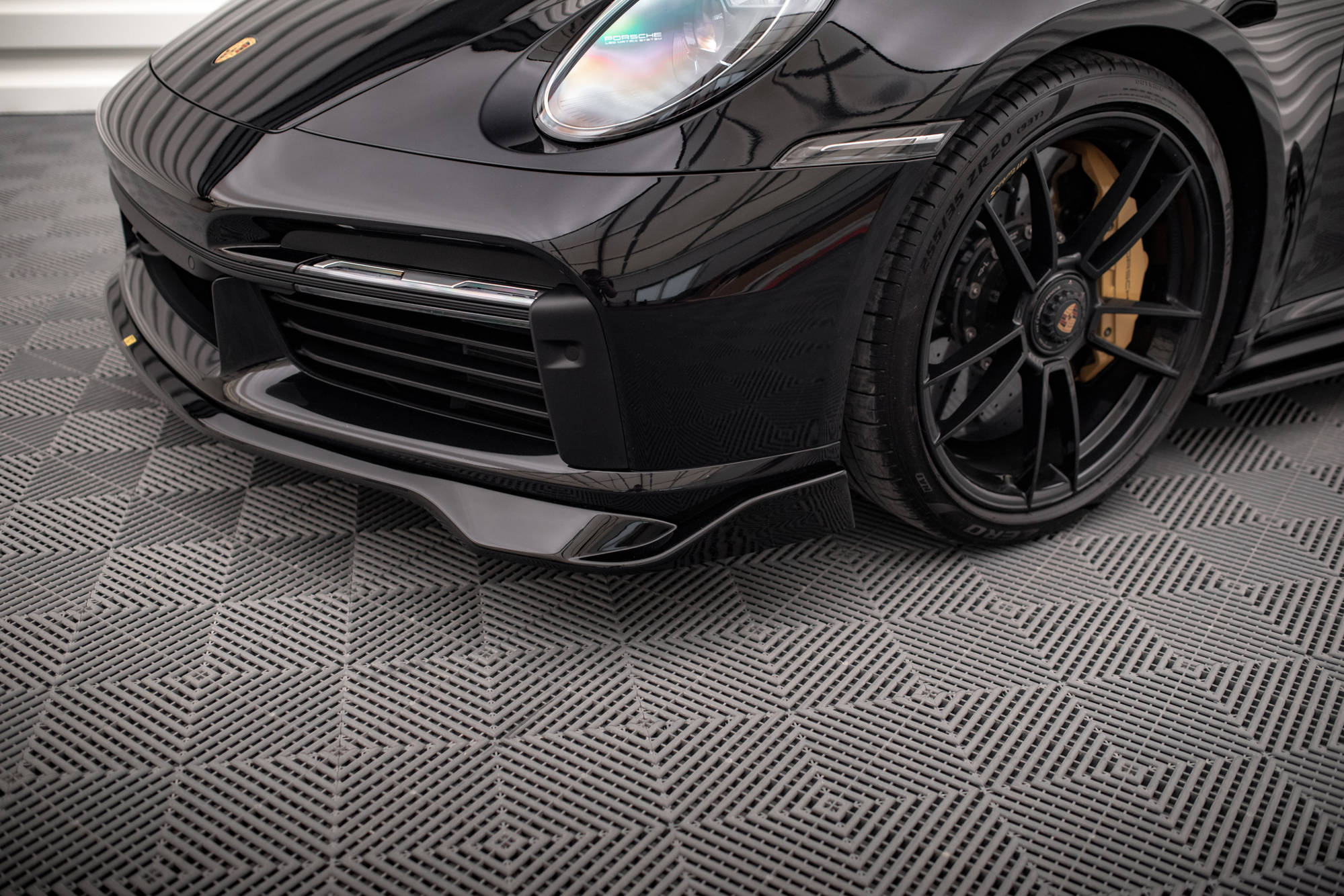 Street+ Spoilerlippe Front Ansatz passend für Porsche 911 Turbo S 992 schwarz Hochglanz