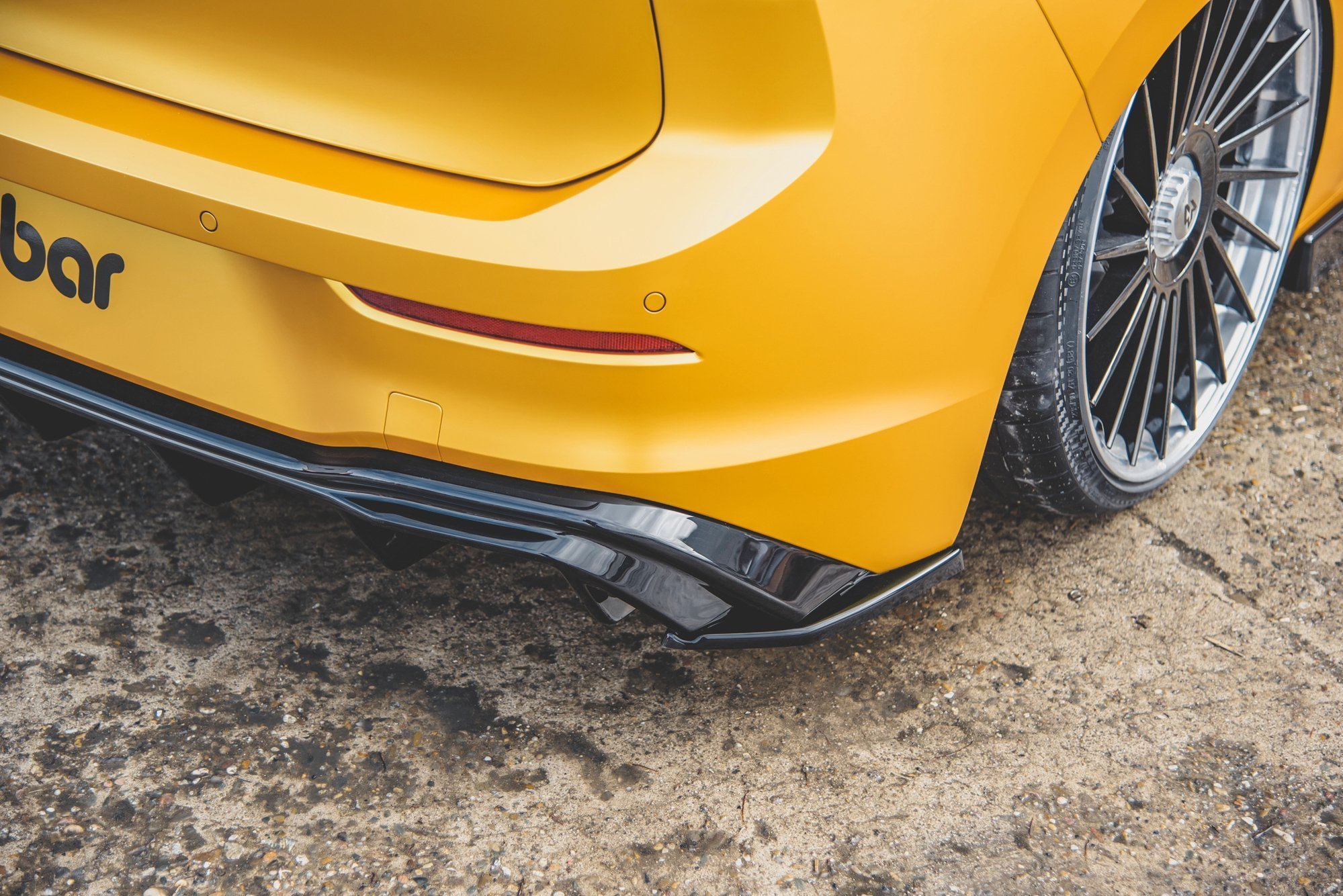 Heck Ansatz Flaps Diffusor für VW Golf Mk8 Facelift schwarz Hochglanz