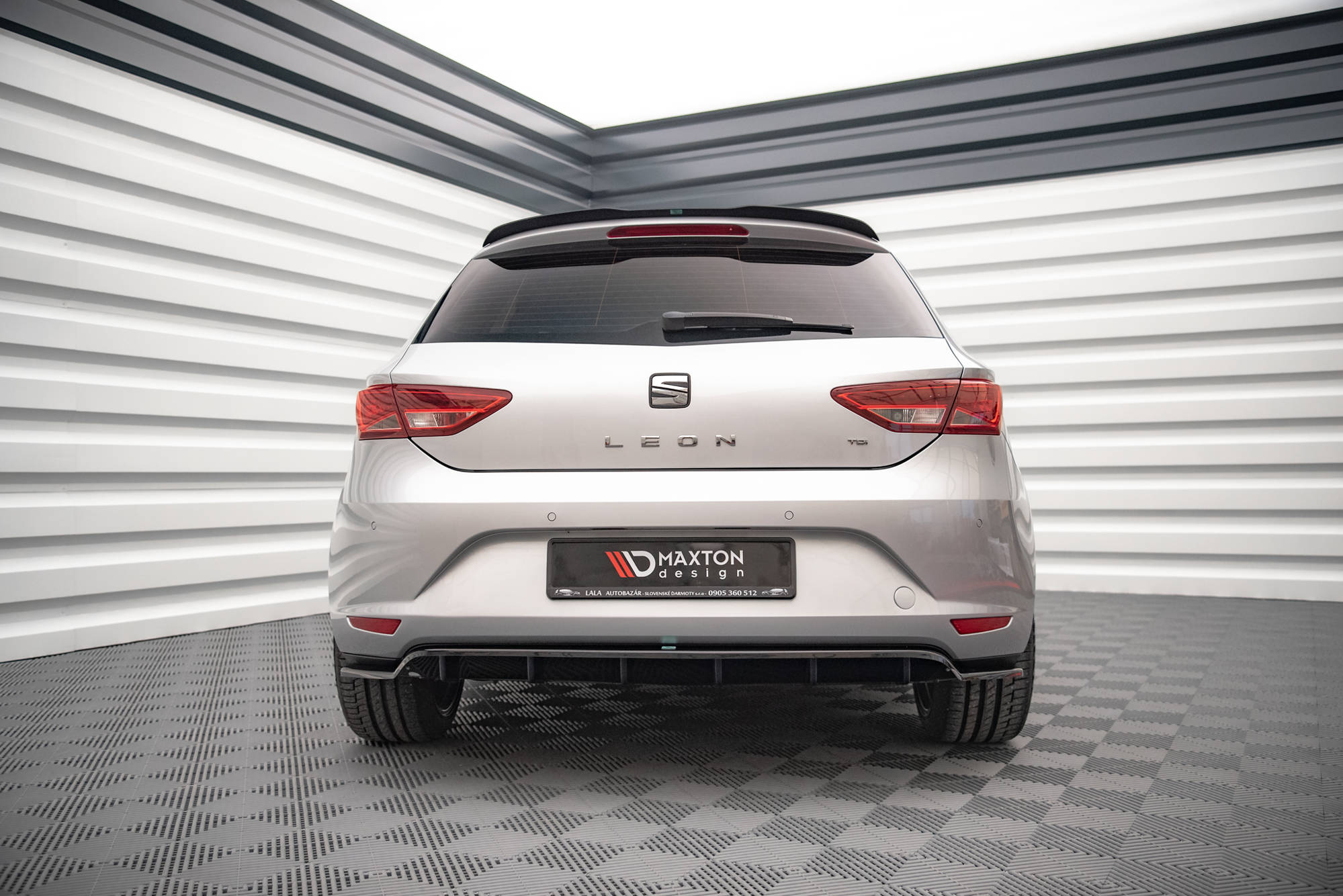 Street+ Mittlerer Diffusor RACE Heck Ansatz passend für Seat Leon Hatchback Mk3 schwarz Hochglanz