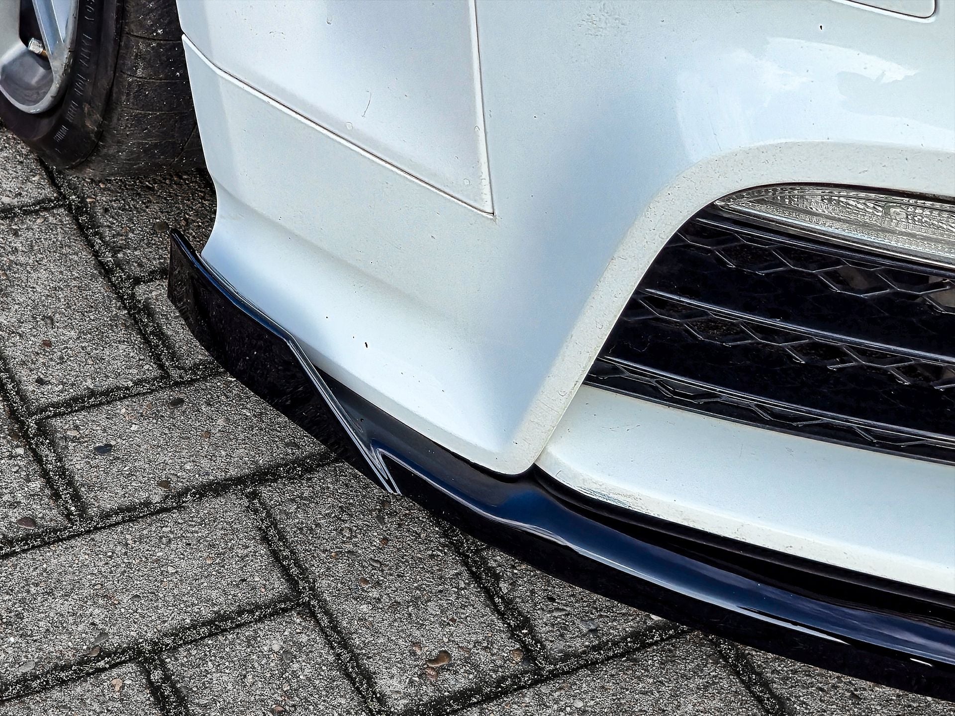 Cup Frontspoilerlippe mit Wings für Audi TT RS 8J Carbon Optik