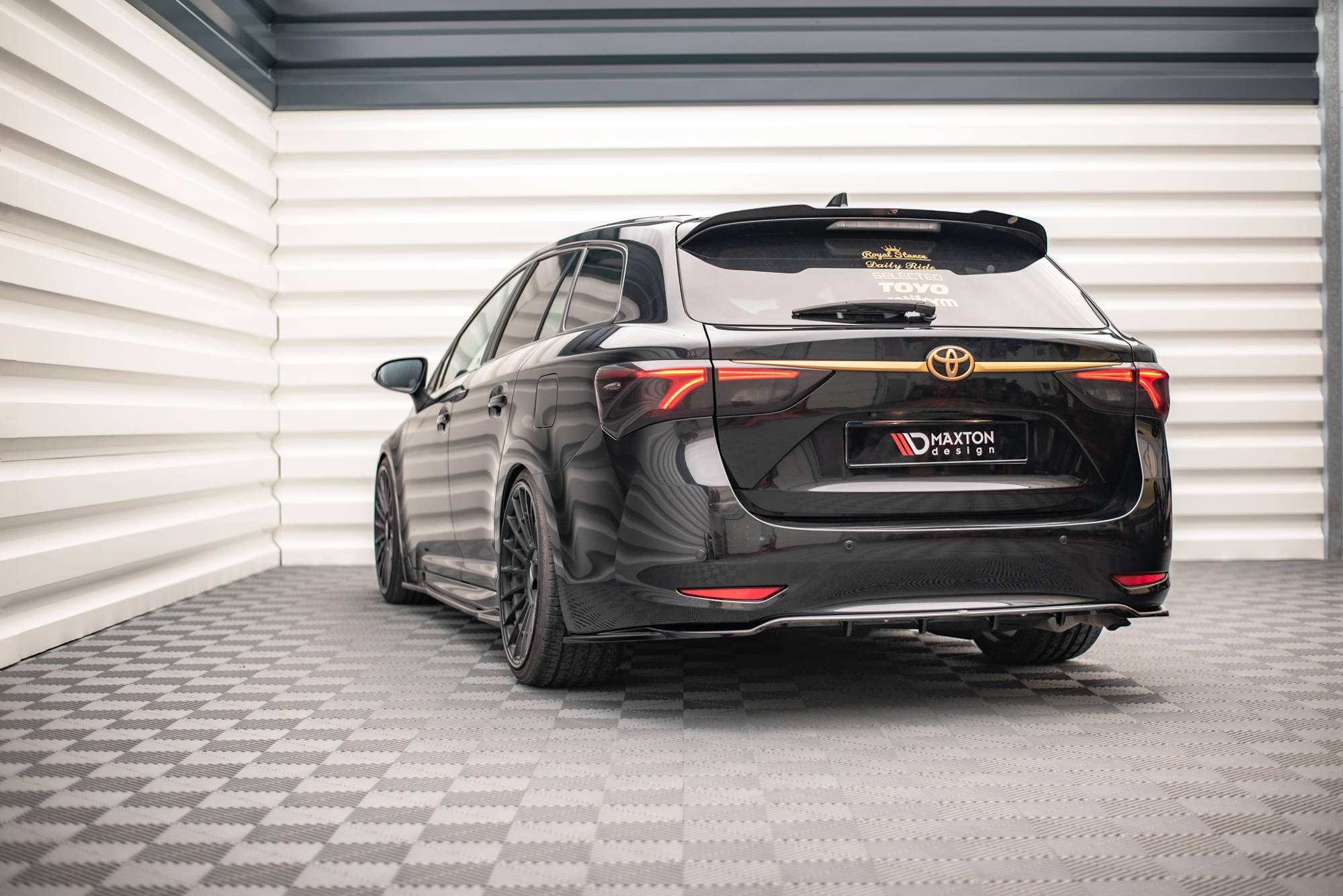Street+ Mittlerer Diffusor Heck Ansatz RACE passend für Toyota Avensis Mk3 FL schwarz matt