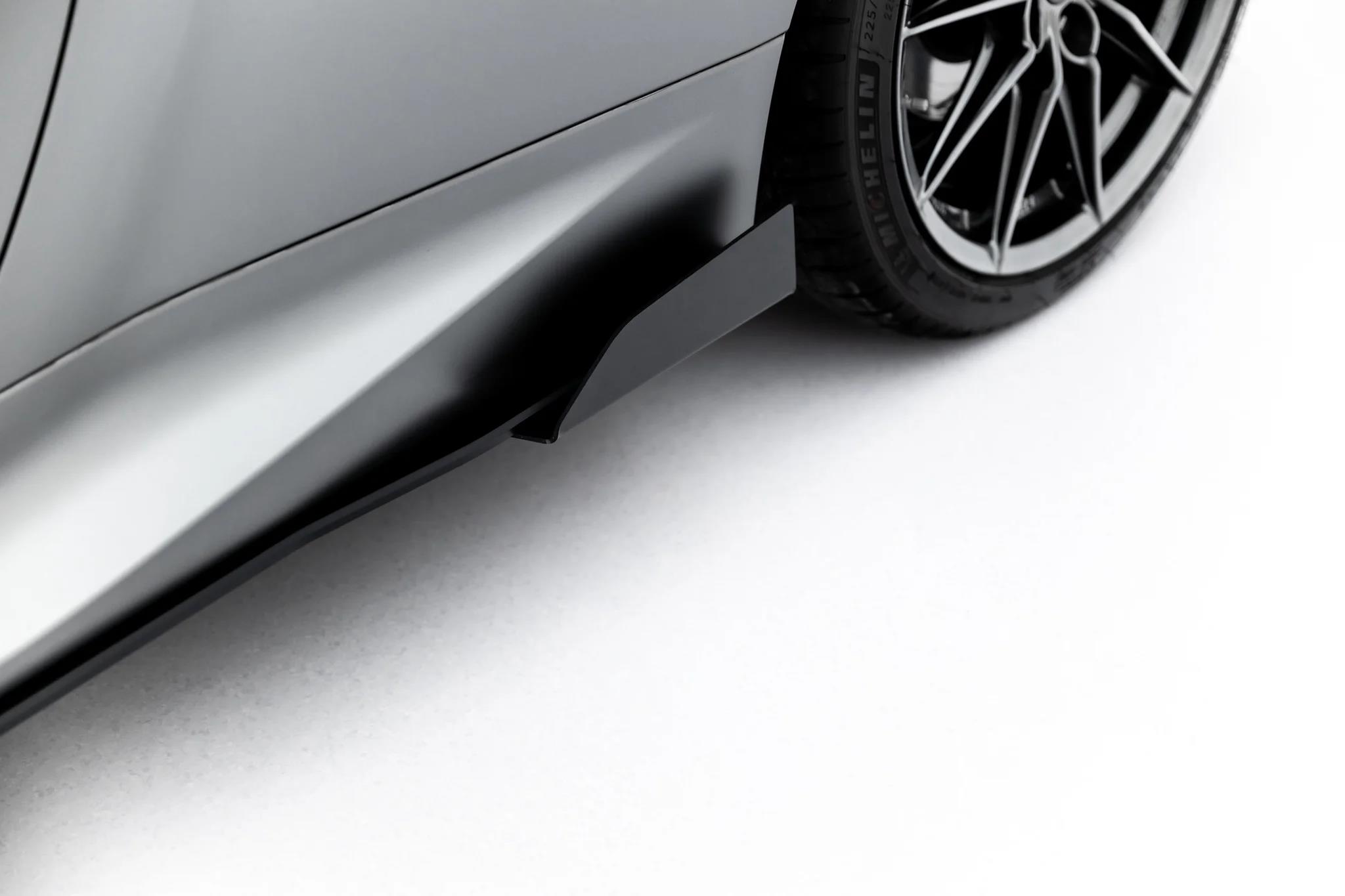 Seitenschweller Ansatz Paar + Flaps passend für Toyota GR Yaris Mk4 Facelift schwarz Hochglanz