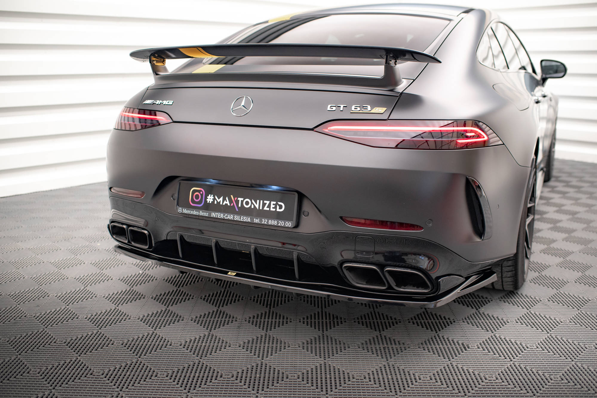 Street+ Mittlerer Diffusor RACE Heck Ansatz passend für Mercedes-AMG GT 63S 4 Door Coupe Aero X290 schwarz Hochglanz
