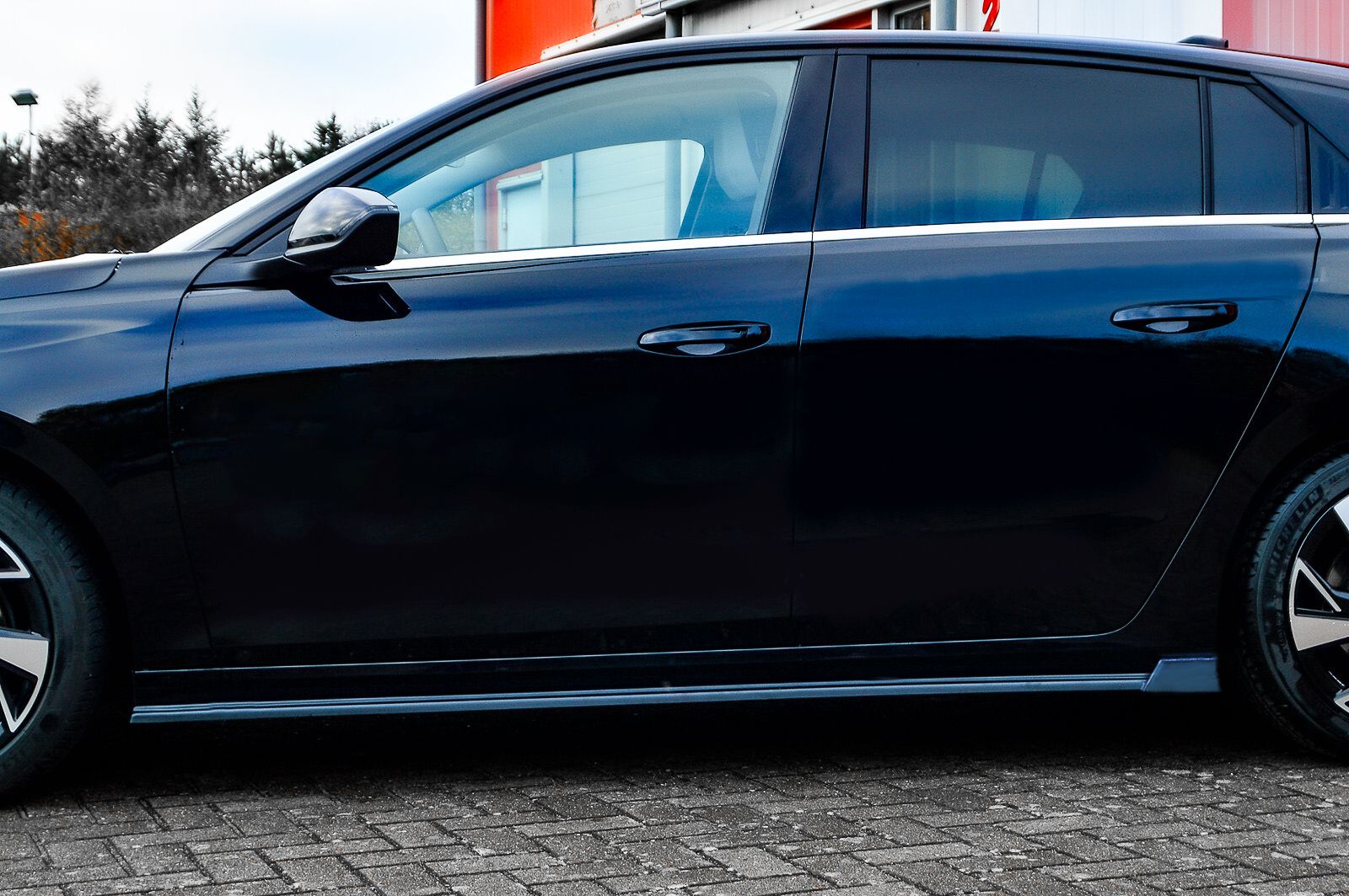 CUP Seitenschweller aus ABS mit Wing hinten für Opel Astra L Schwarz Matt