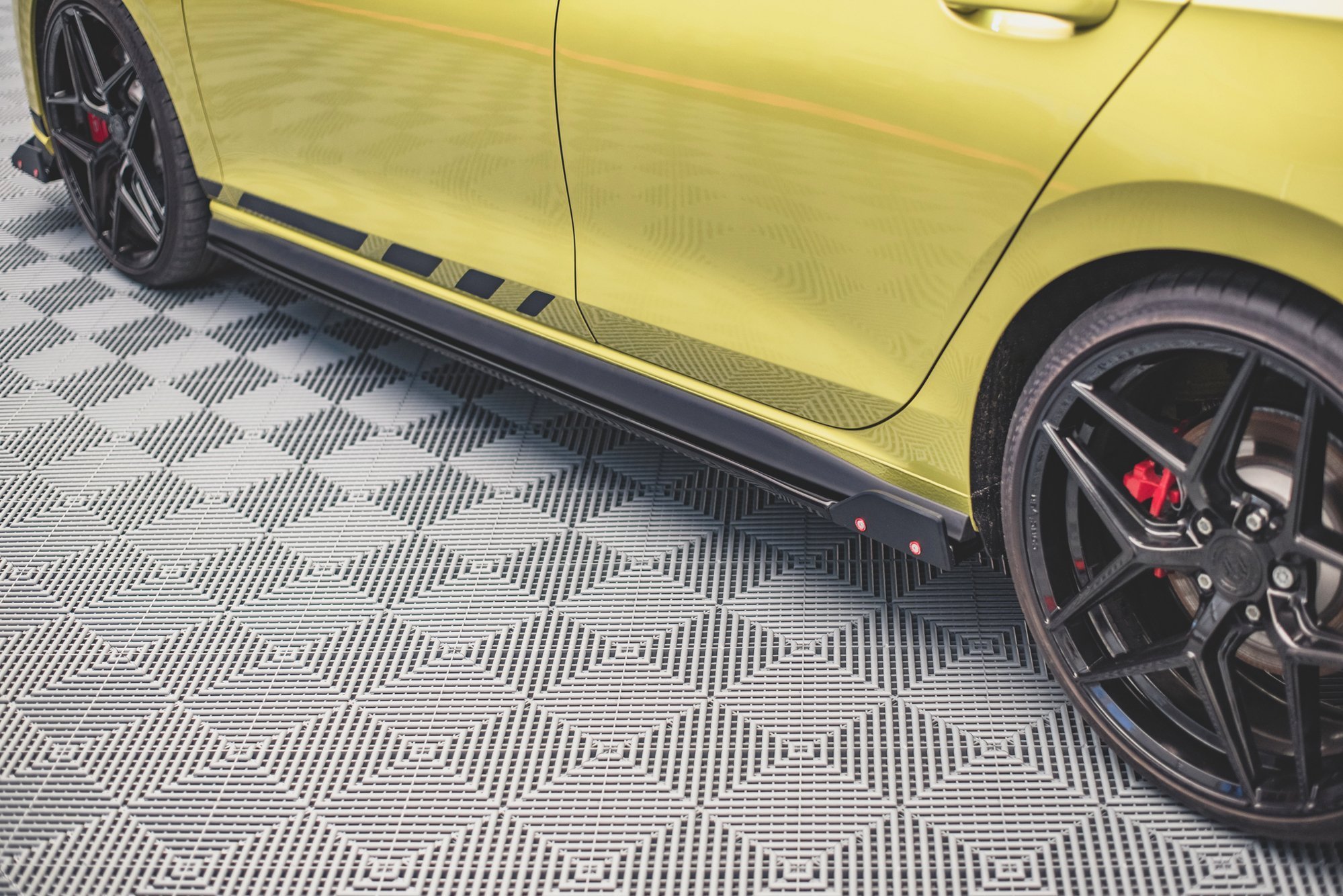 Street+ Seitenschweller Leisten V.2 + Flaps passend für VW Golf 8 GTI / GTI Clubsport schwarz MATT