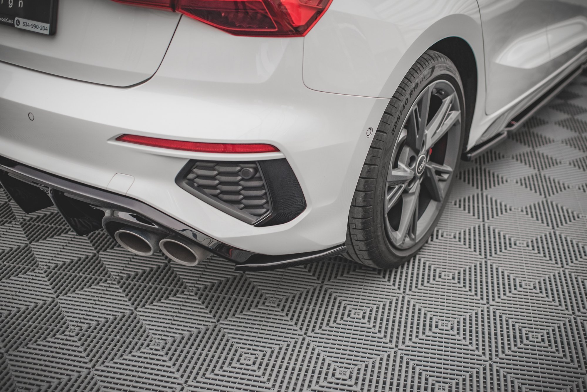 Street+ Heck Ansatz Flaps V.2 passend für Audi S3 8Y Carbon Look