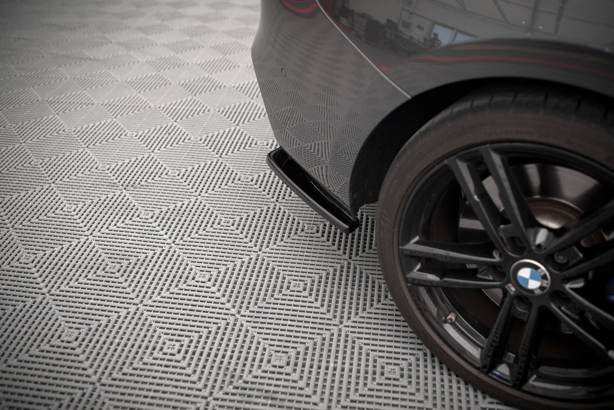 Heck Ansatz Flaps Diffusor V.2 für BMW 1er F20/F21 M-POWER FACELIFT schwarz Hochglanz