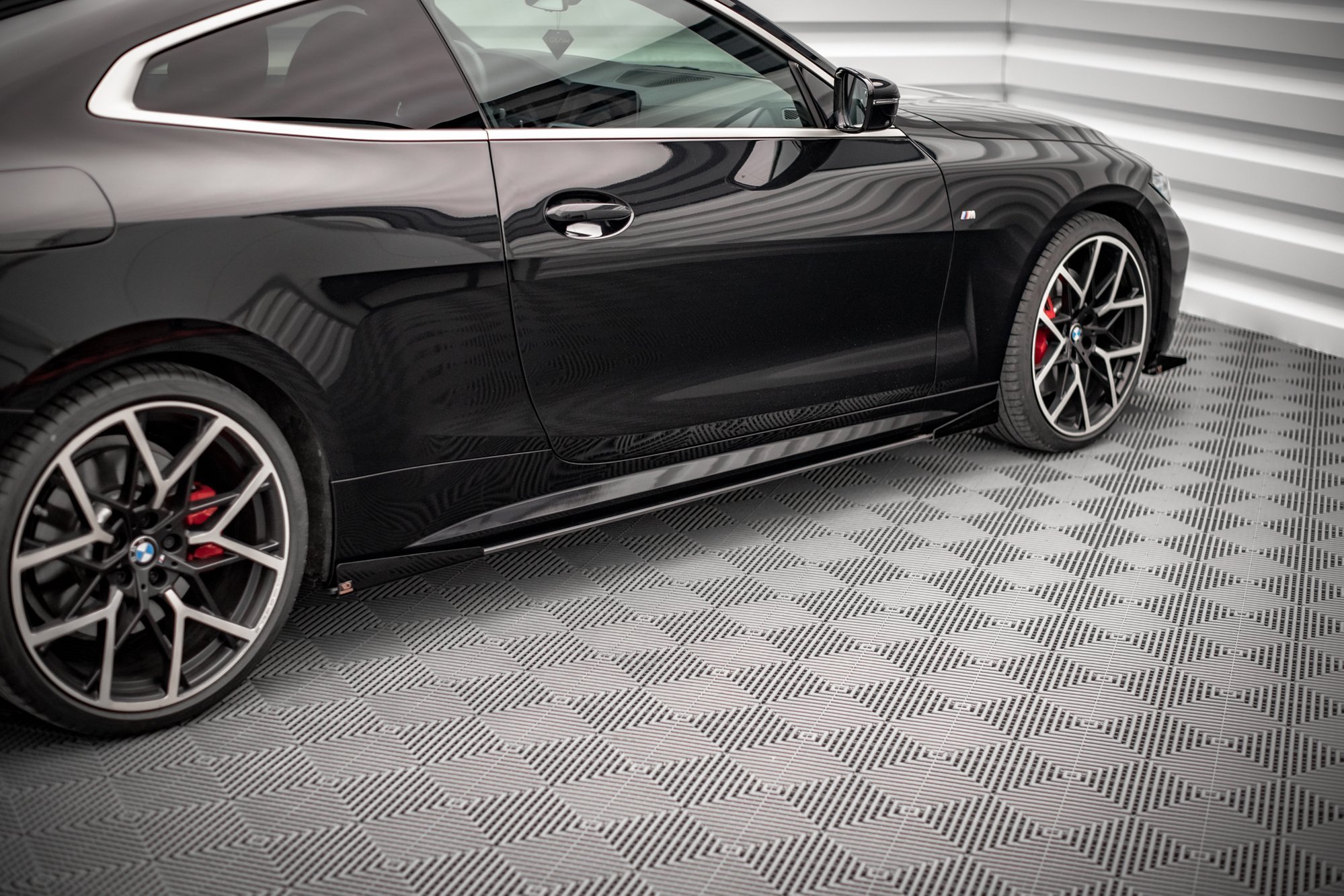 Street Pro Seitenschweller Leisten passend für BMW 4er M-Paket G22 rot+ Hochglanz Flaps