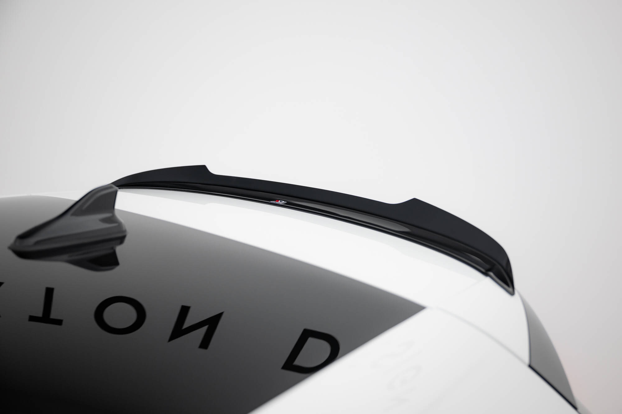 Heck Spoiler Aufsatz Abrisskante V.1 passend für VW Golf GTI / GTE / GTD / R-Line / R Mk8 schwarz Hochglanz