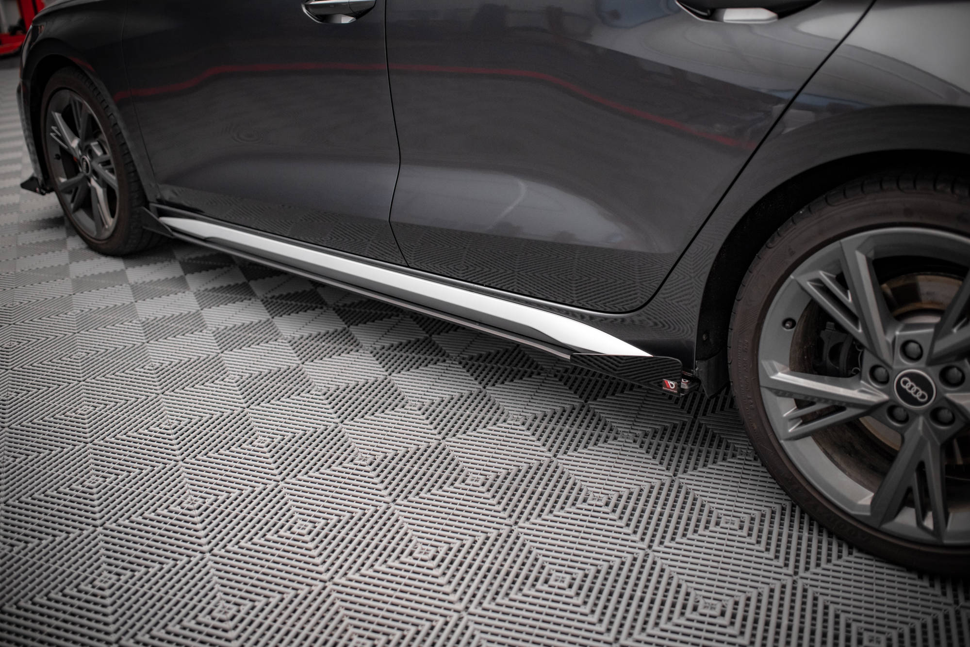 Seitenschweller Flaps passend für Audi S3 / A3 S-Line 8Y / 8Y FL schwarz Hochglanz