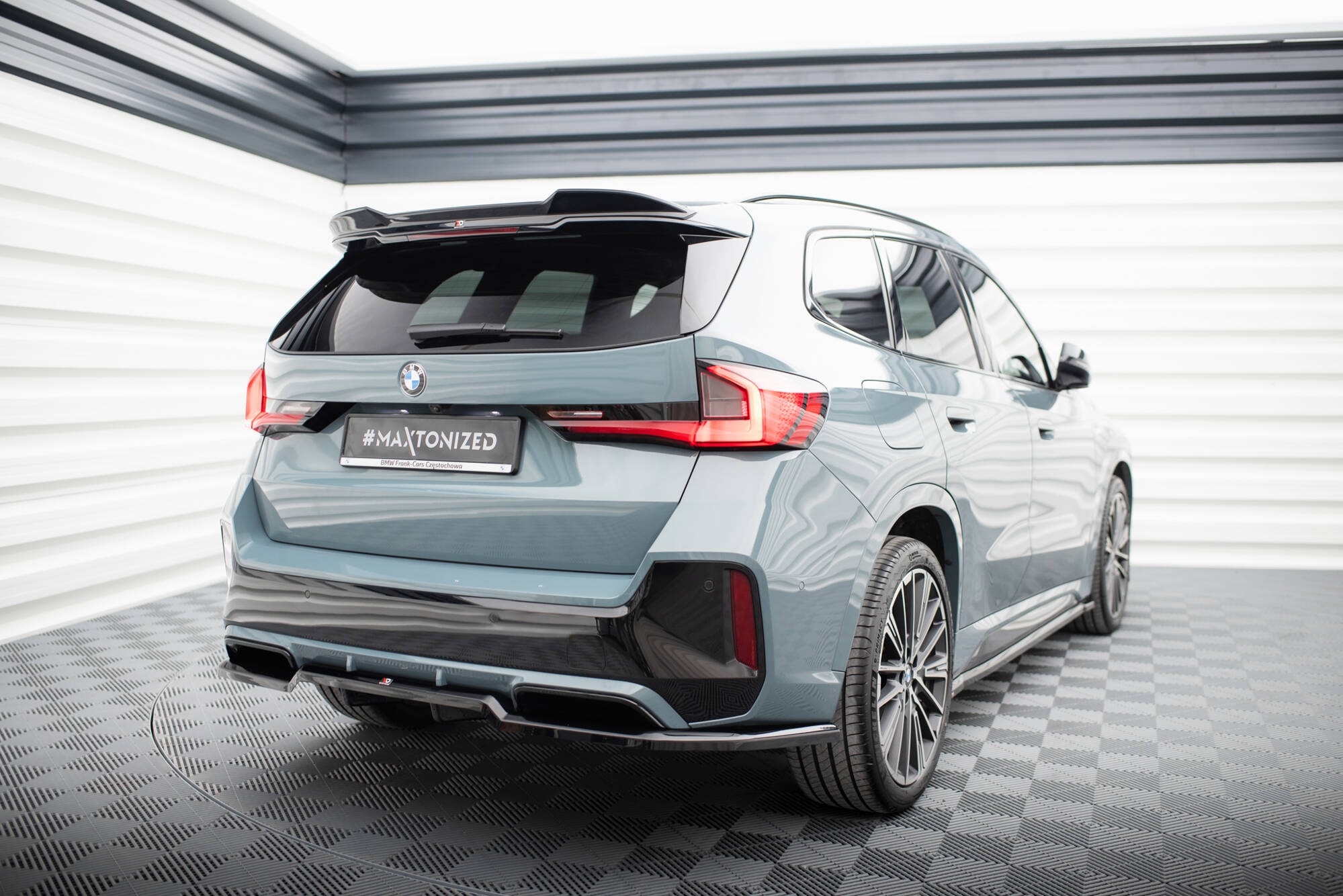 Street+ Mittlerer Diffusor RACE Heck Ansatz passend für BMW X1 M-Paket U11 schwarz Hochglanz