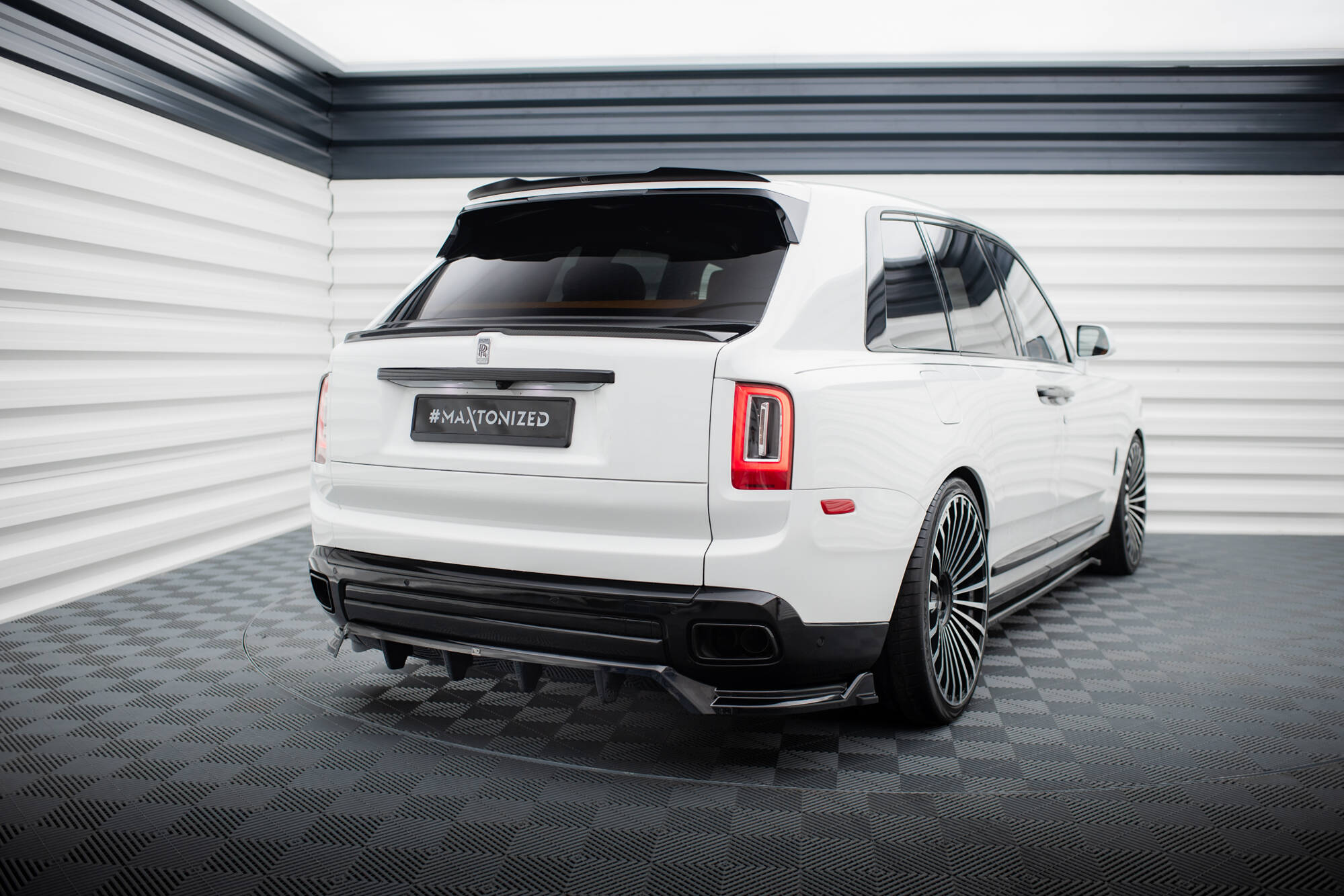 Heckspoiler Lippe passend für Rolls Royce Cullinan schwarz Hochglanz