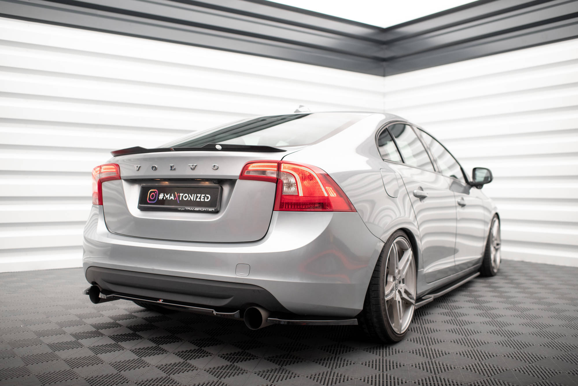 Heck Spoiler Aufsatz Abrisskante passend für Volvo S60 R-Design Mk2 schwarz Hochglanz