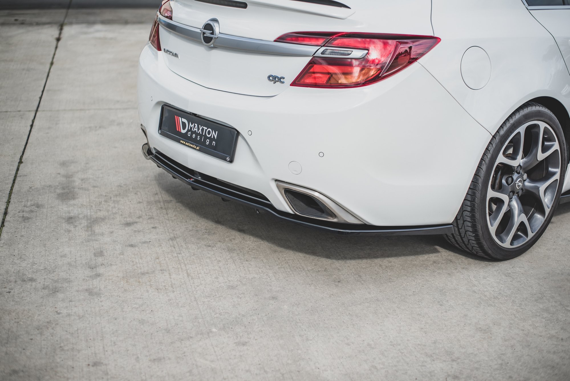 Street+ Mittlerer Diffusor RACE Heck Ansatz passend für Opel Insignia Mk. 1 OPC FL schwarz Hochglanz