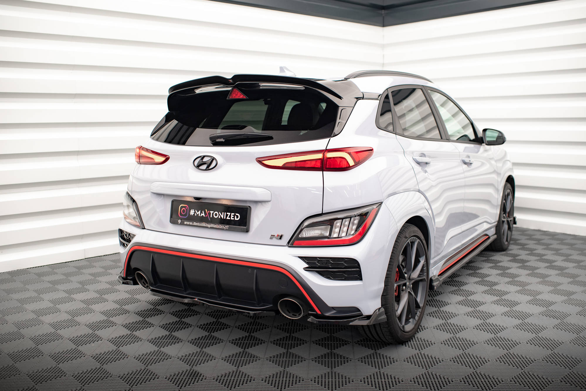 Street+ Mittlerer Diffusor Heck Ansatz passend für Hyundai Kona N Mk1 schwarz Hochglanz