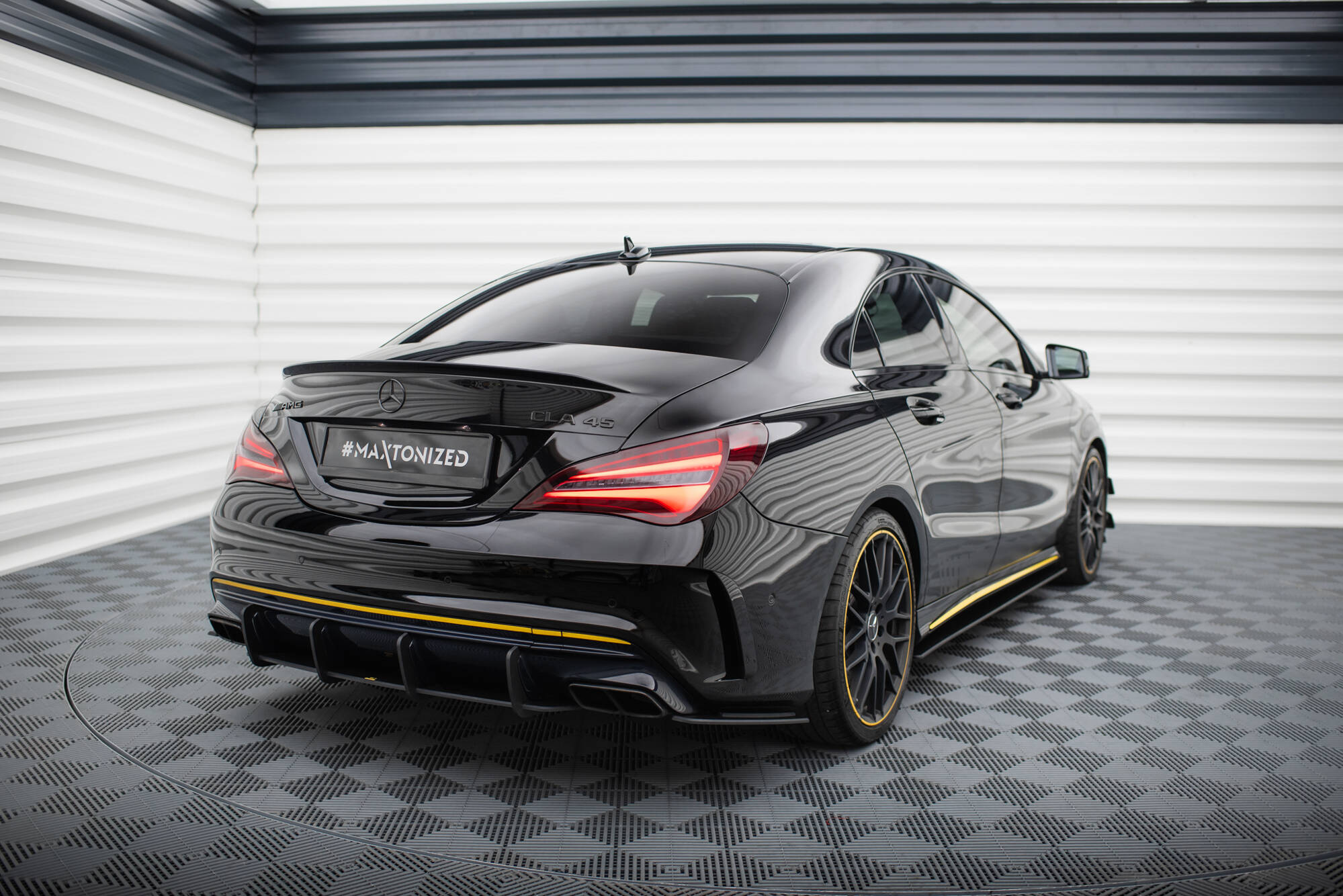 Street Pro Heckschürze Heck Ansatz Diffusor passend für Mercedes-AMG CLA 45 C117 FL mit AERO Paket schwarz-rot