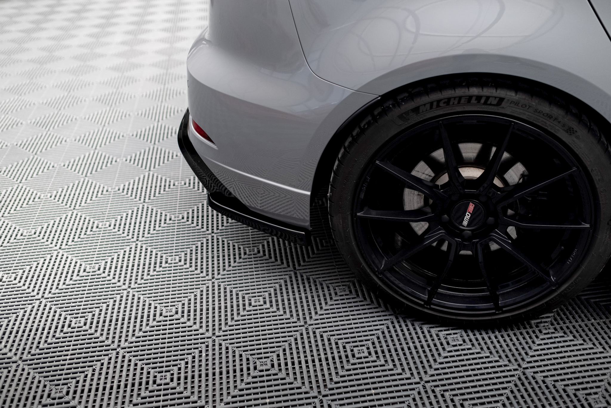 Heck Ansatz Flaps Diffusor V.2 für Audi RS3 8V Sportback Facelift schwarz Hochglanz