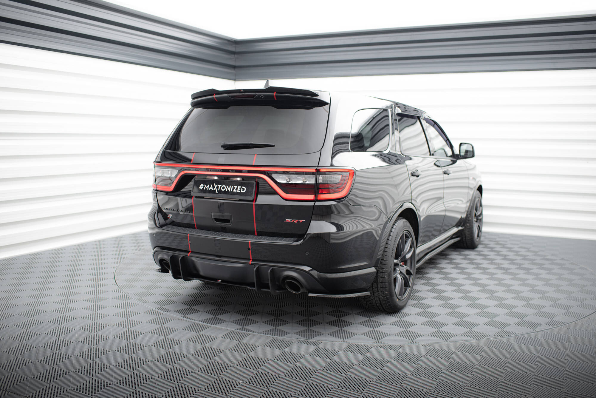 Street Pro Heckschürze Heck Ansatz Diffusor passend für Dodge Durango SRT Mk3 schwarz-rot