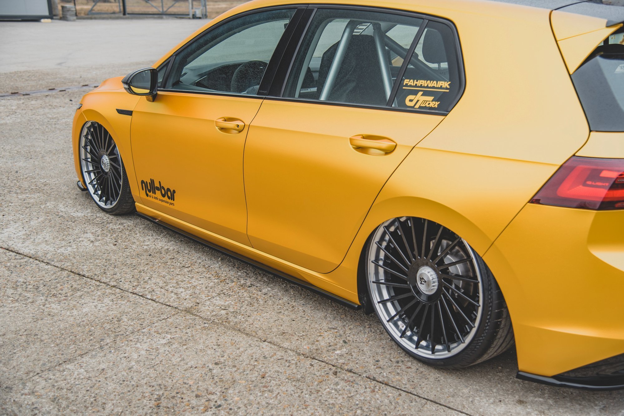 Seitenschweller Ansatz für V.1 für VW Golf Mk8 schwarz Hochglanz