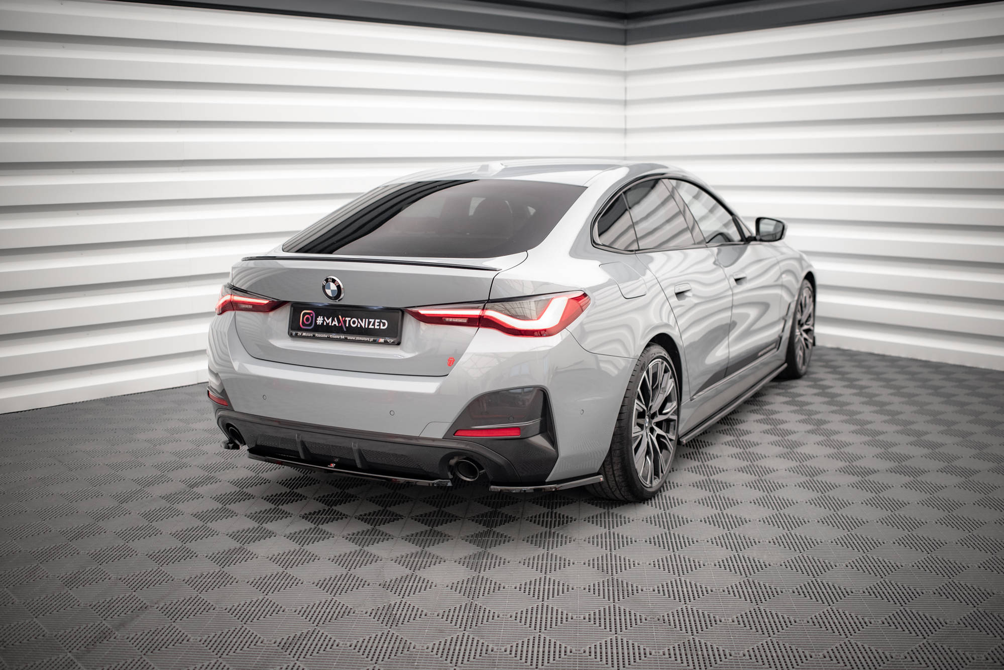 Street+ Heck Ansatz Flaps V.1 passend für BMW 4er Gran Coupe M-Paket G26 schwarz Hochglanz
