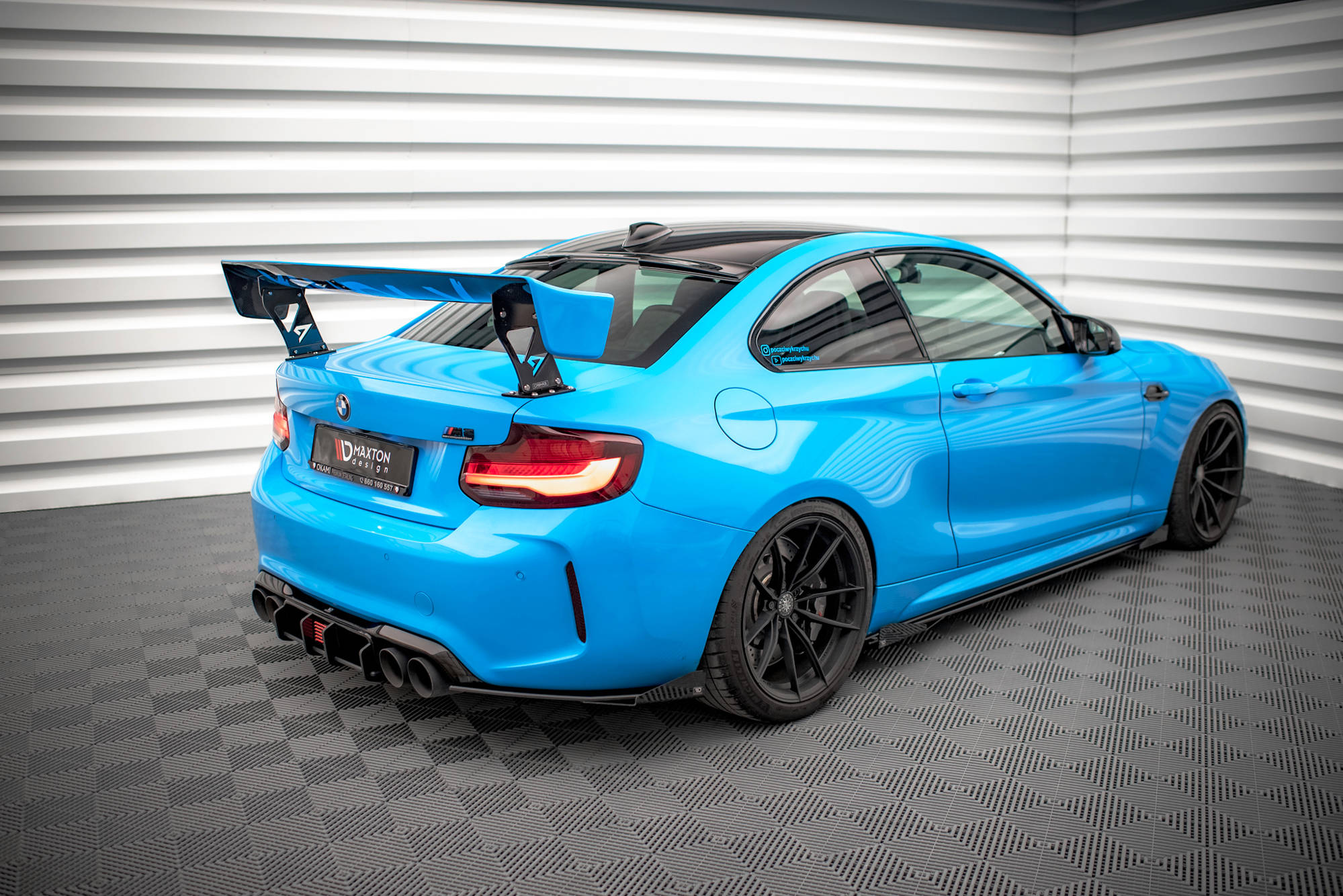 Hintere Seiten Flaps passend für BMW M2 F87 schwarz Hochglanz