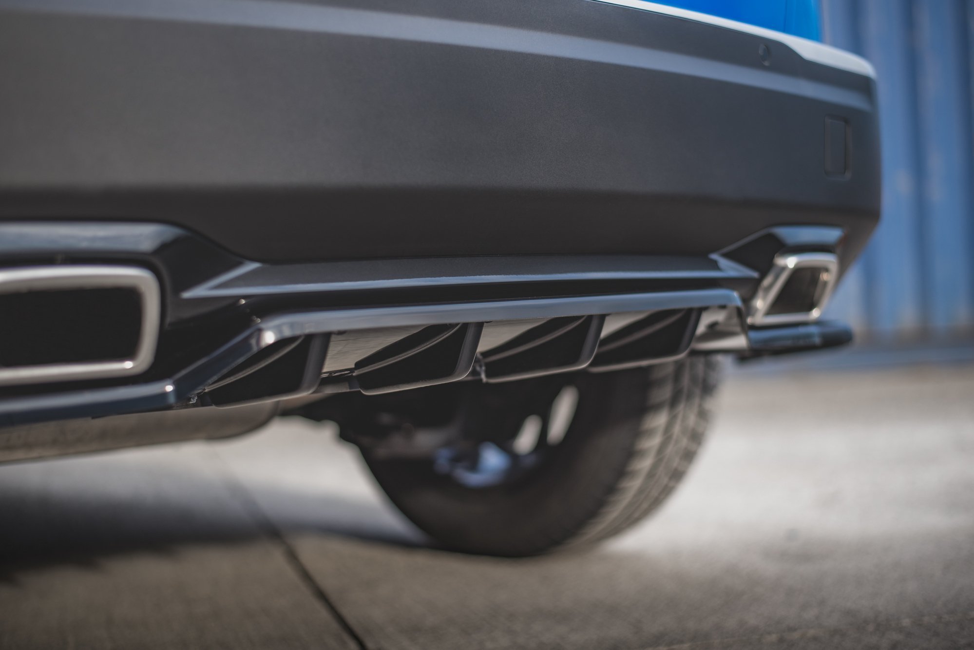 Street+ Mittlerer Diffusor RACE Heck Ansatz passend für Peugeot 2008 Mk2 schwarz Hochglanz