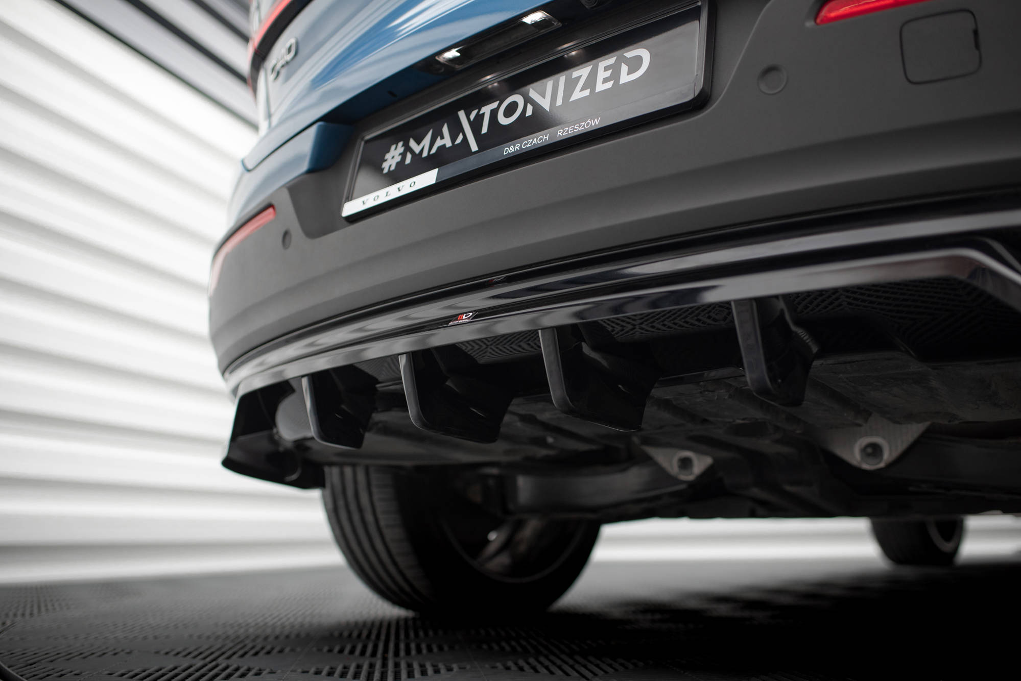 Street+ Mittlerer Diffusor RACE Heck Ansatz passend für Volvo C40 Mk1 schwarz Hochglanz